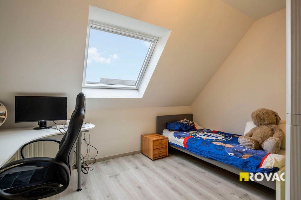 Zeer recente en ruime woning met 4 slaapkamers, garage en tuin foto 9
