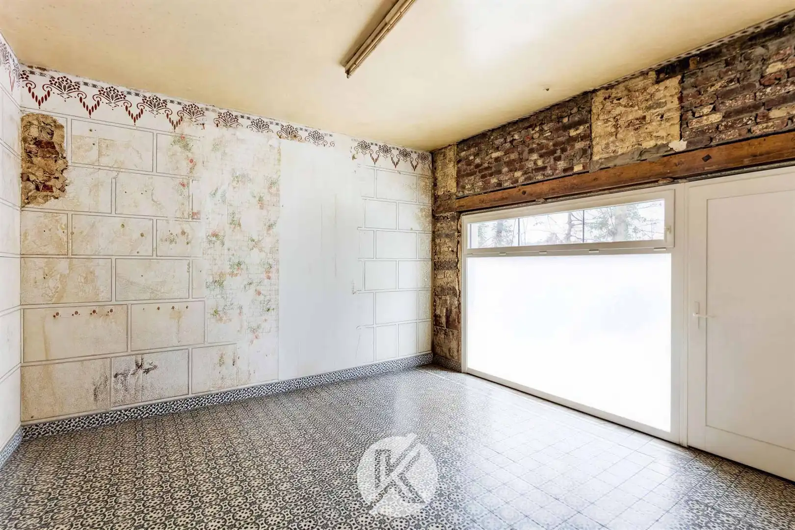 Interessante renovatiewoning op uniek perceel foto 8