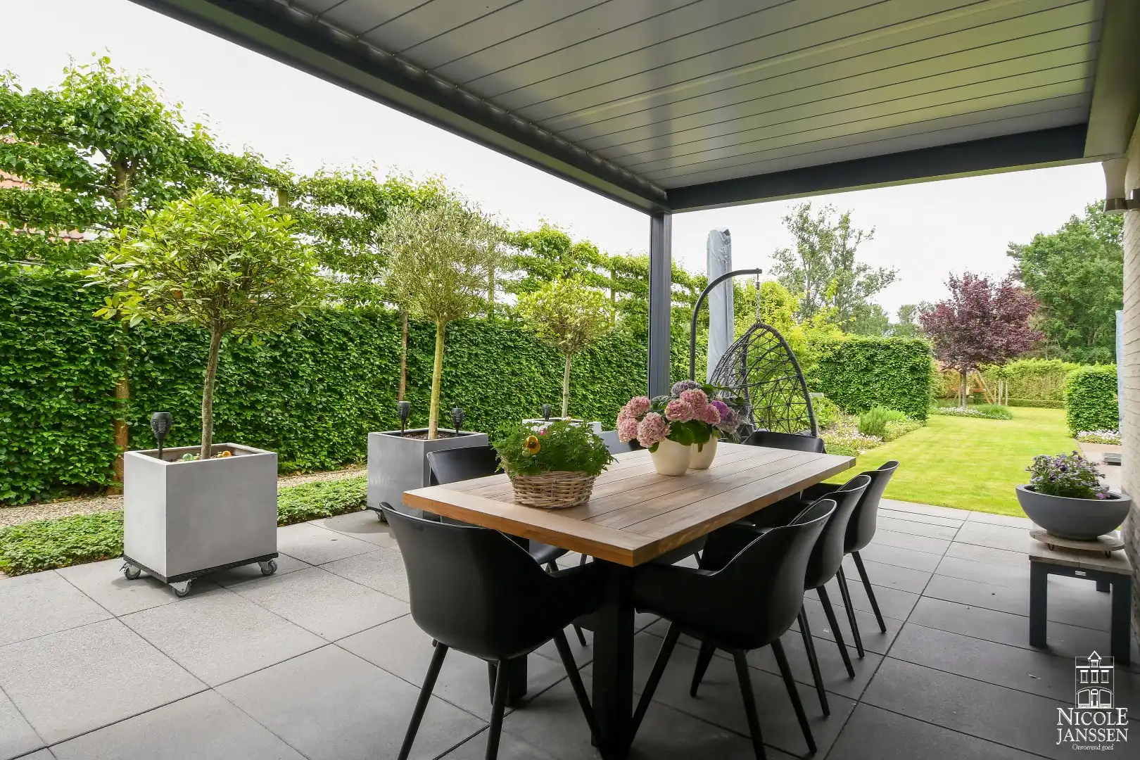Instapklare goed onderhouden gezinswoning met mooie tuin met gezellig overdekt terras foto 9
