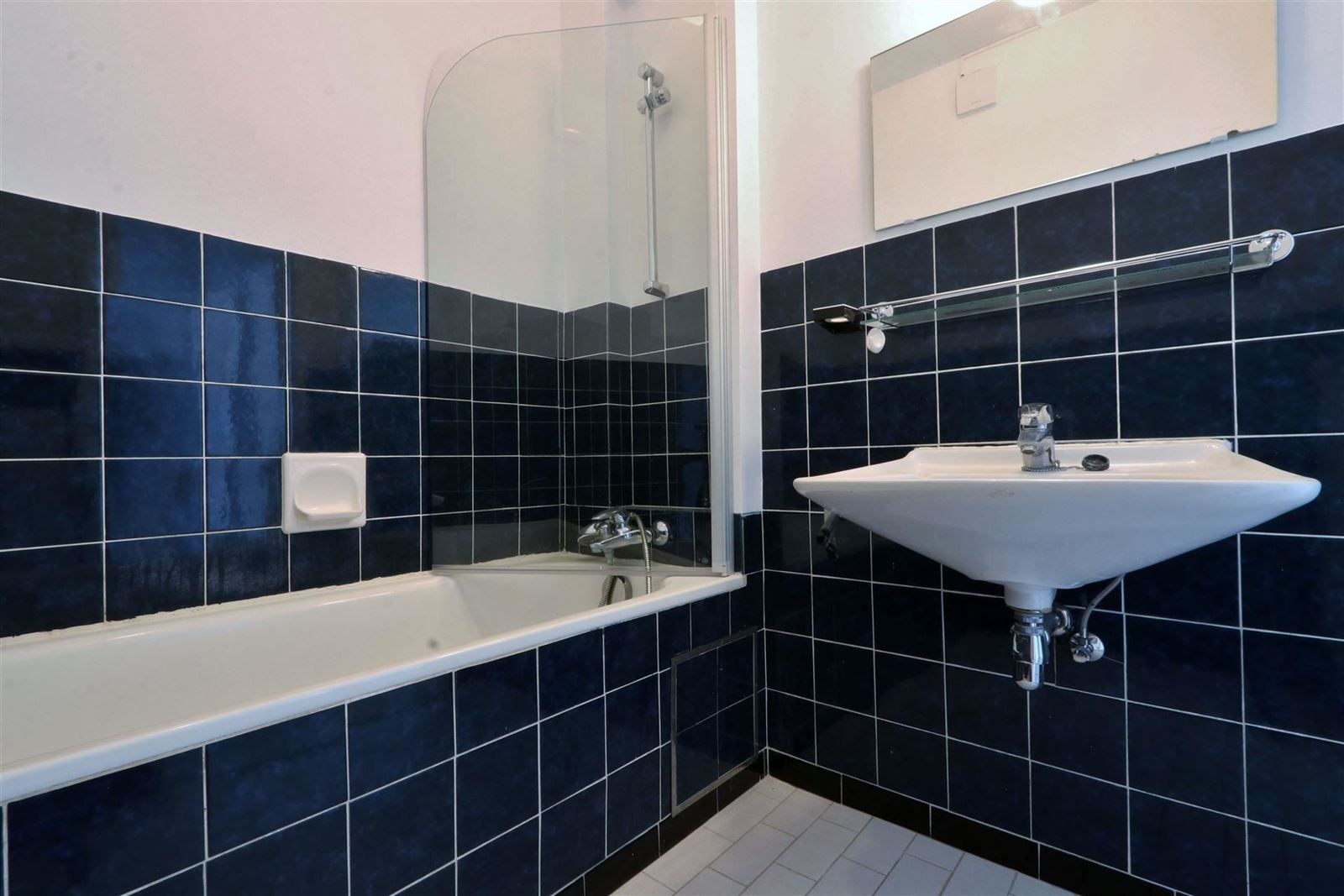 2 kamer appartement met garage en berging  foto 14