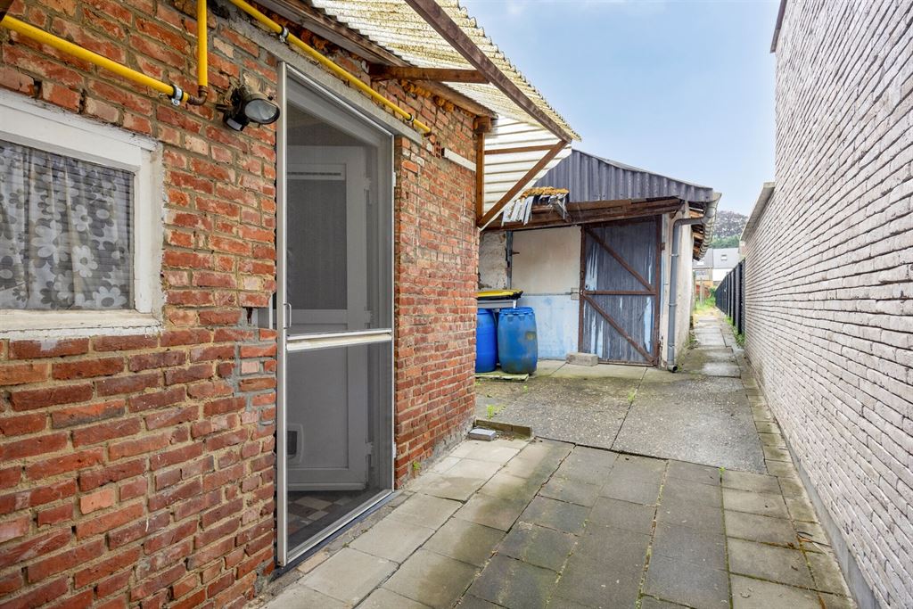 Halfopen woning met potentieel  foto 15