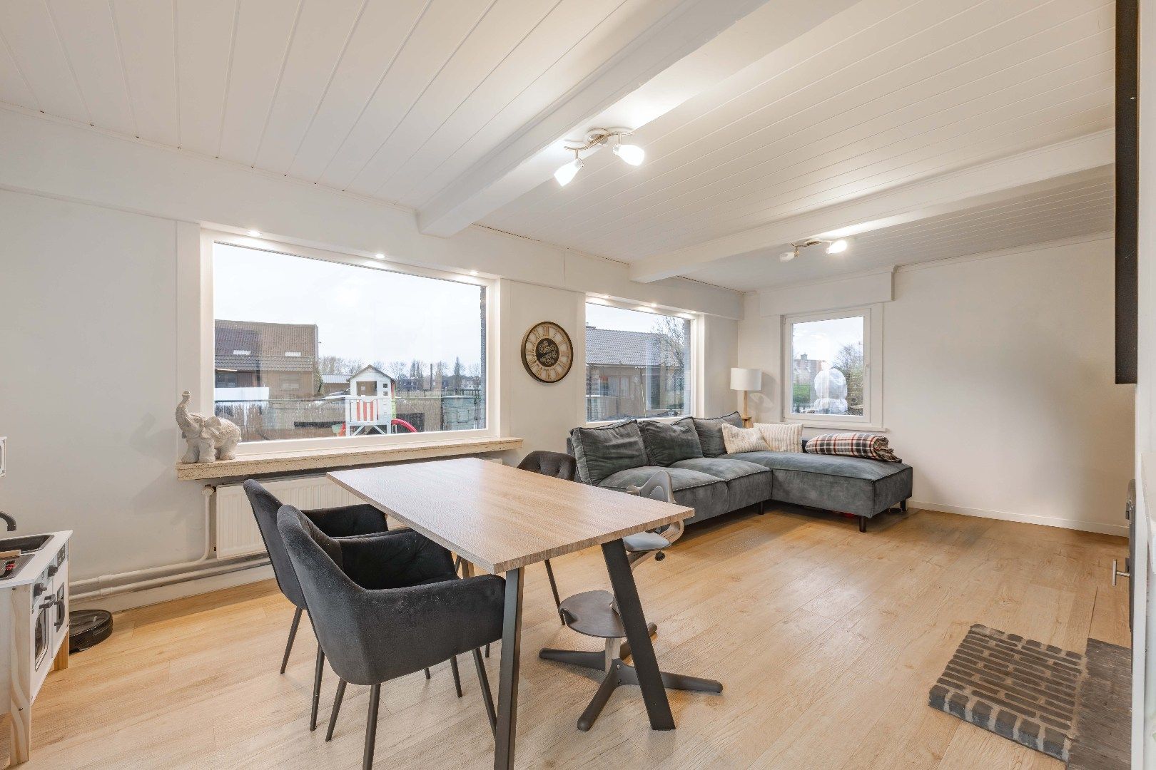 GUNSTIG GELEGEN ALLEENSTAANDE  WONING OP 405 m² | 3 SLPKS foto 4