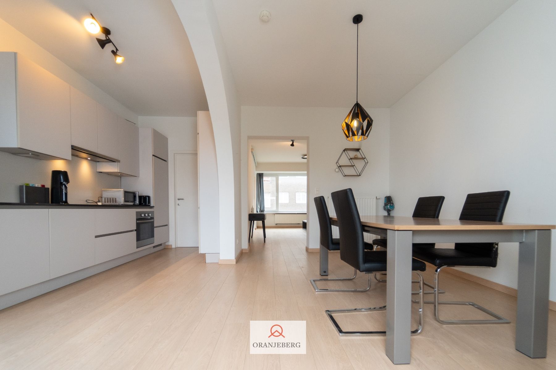 Lichtrijk en ruim appartement nabij Gent-centrum foto {{pictureIndex}}