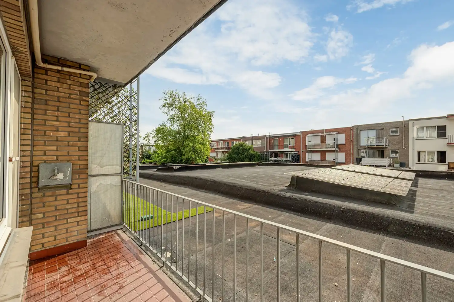 Ruim en lichtrijk 2-slpk appartement met terras, kelderberging en een parkeerplaats in Merksem! foto 17