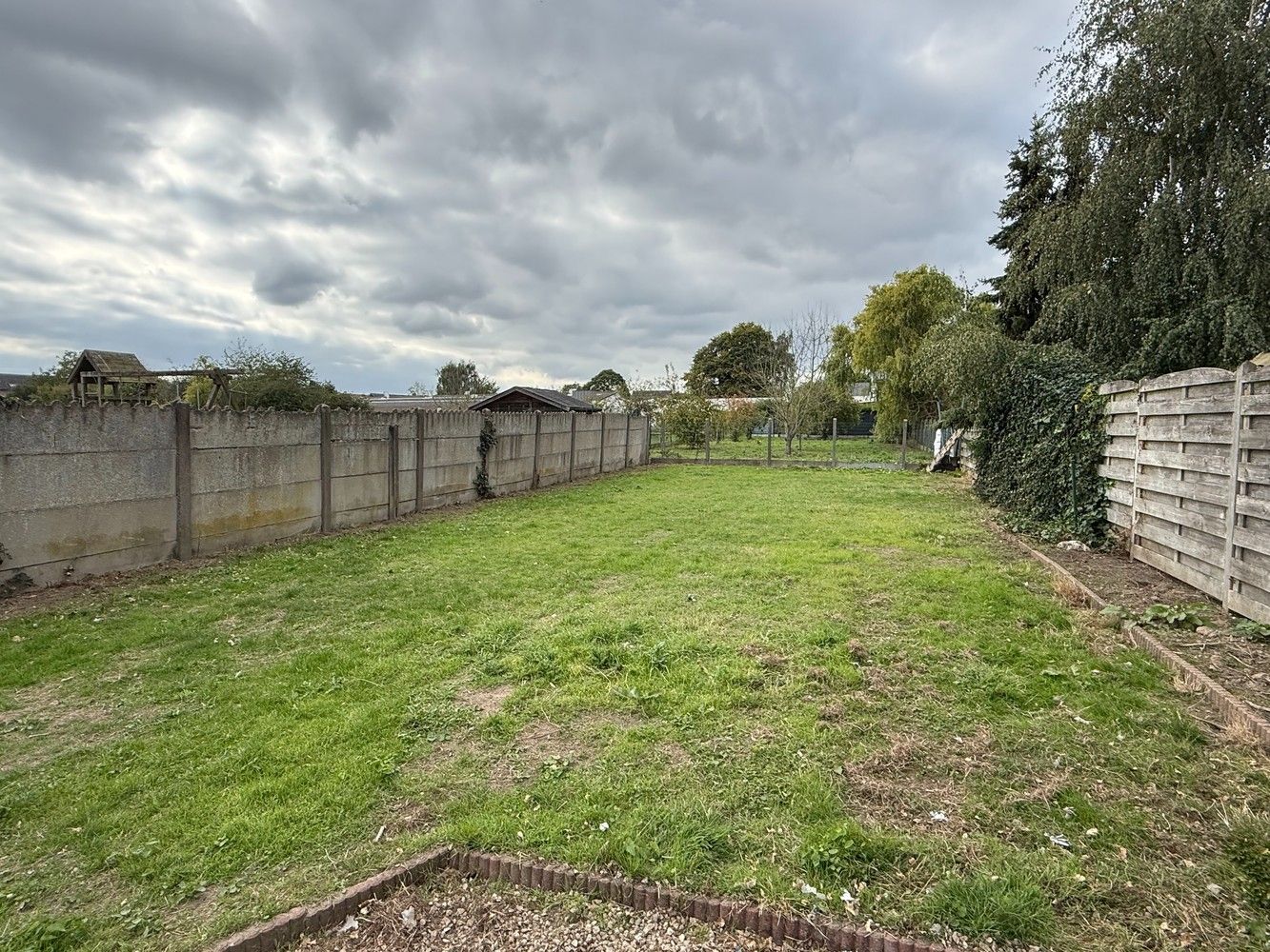 Ruime woning met mooie tuin te huur! foto 16
