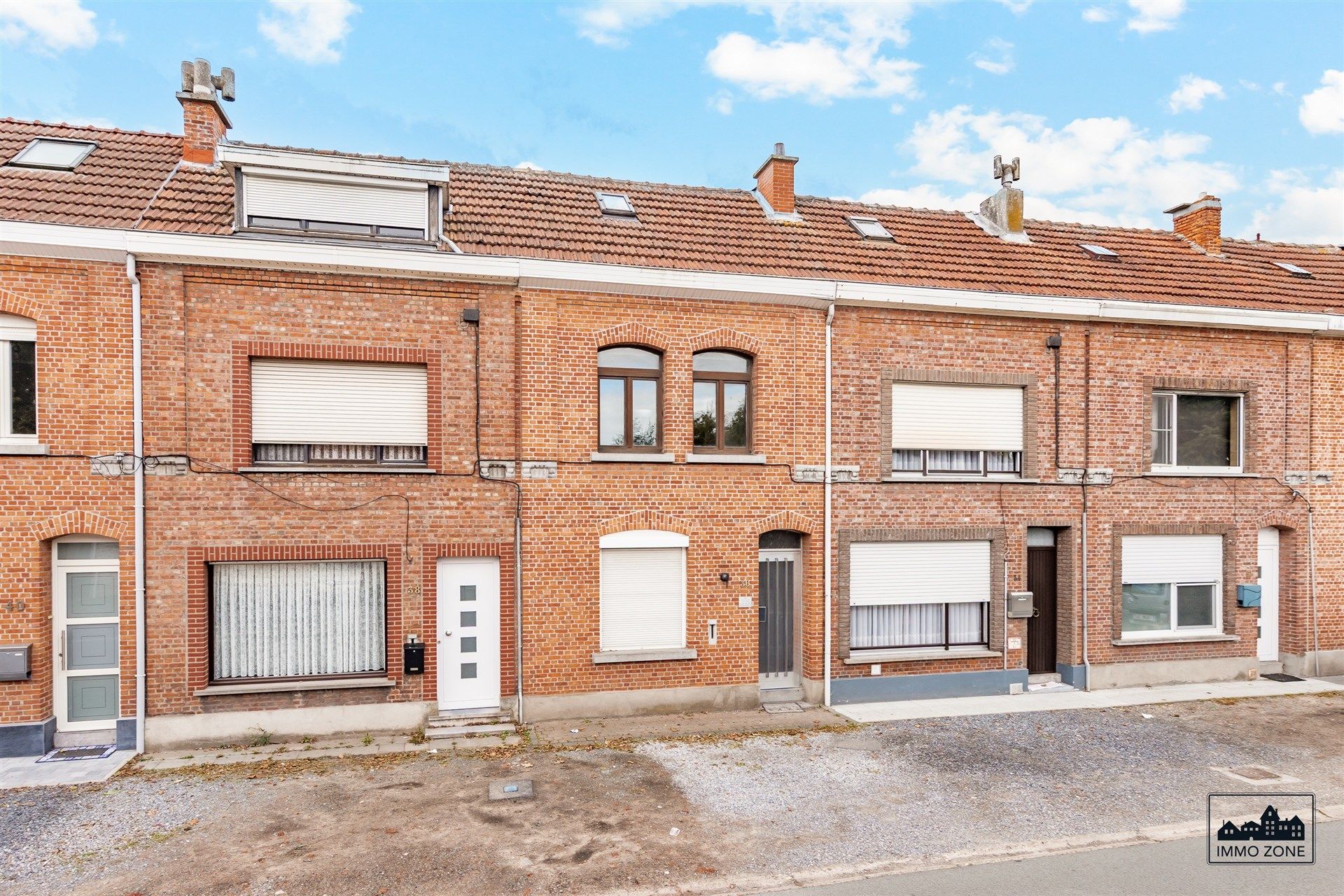 Hoofdfoto van de publicatie: Te renoveren woning met potentieel in centrum Stekene