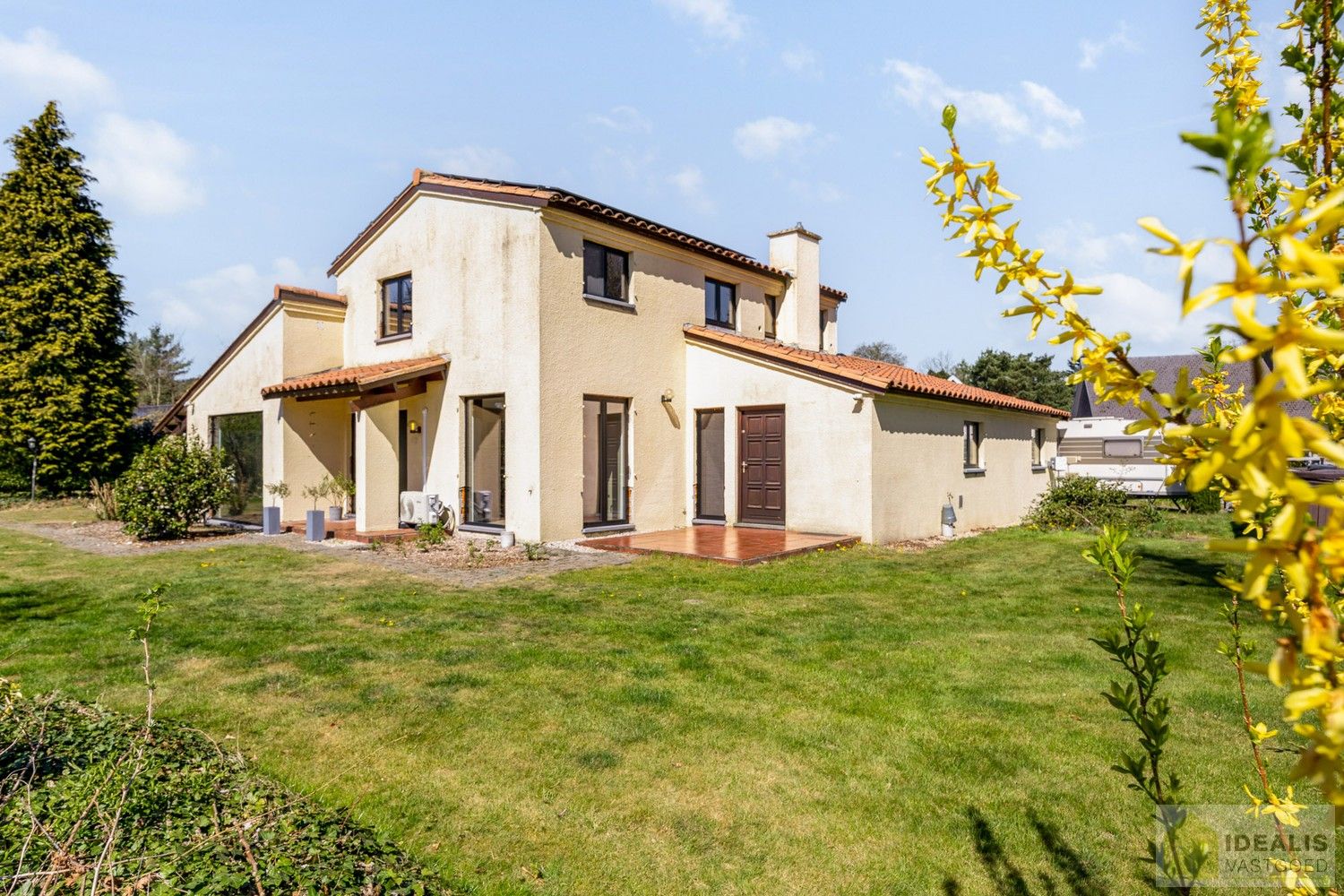 SCHITTERENDE VILLA OMRINGD DOOR PRACHTIGE TUIN MET EEN ZUIDERSE TOETS! foto 3
