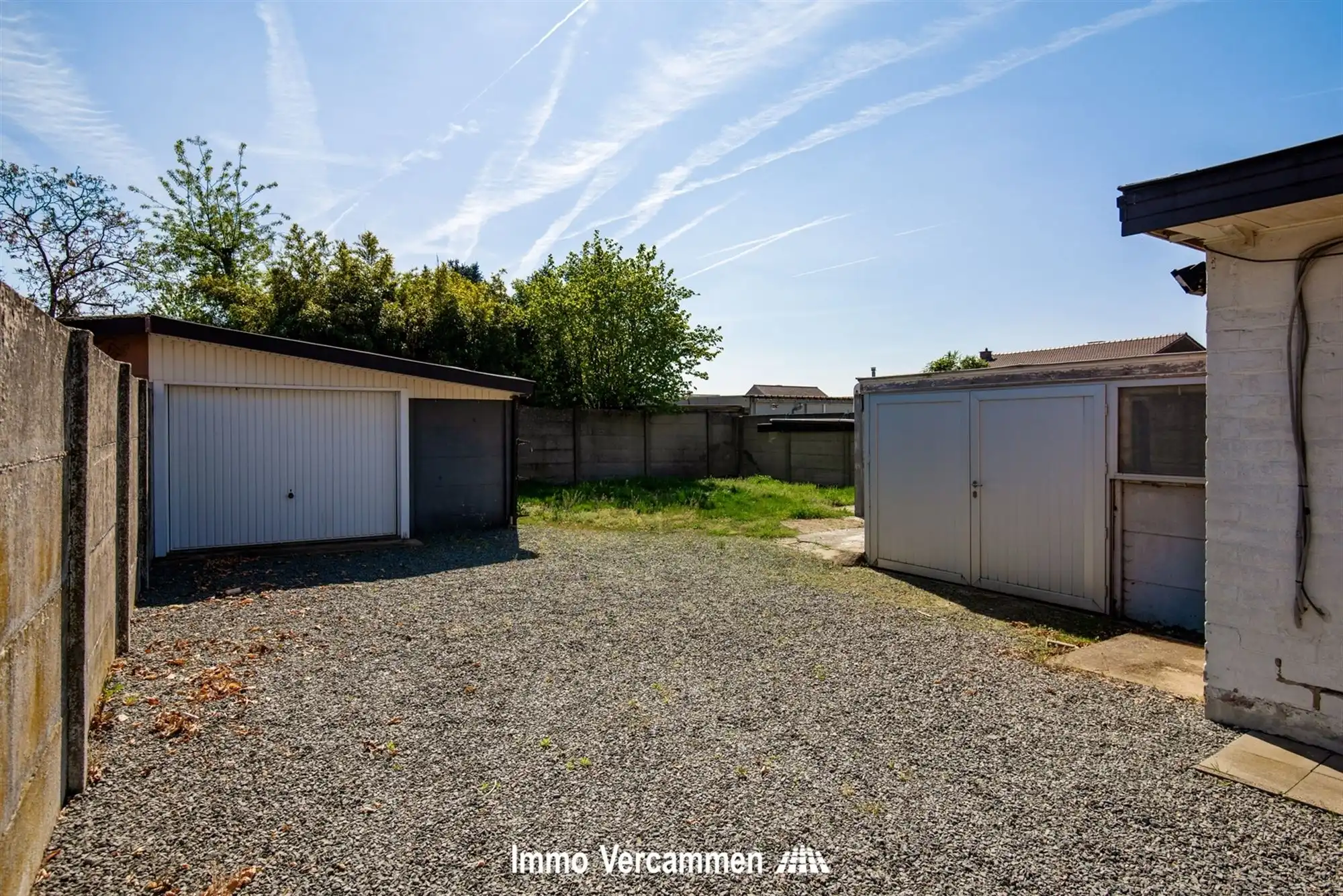Grondig te renoveren, gelijkvloerse woning te Beerzel. foto 12