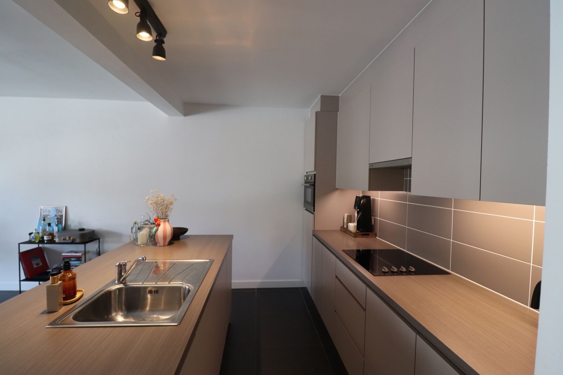 Een recent appartement met 2 slaapkamers, terras en autostaanplaats. foto 7