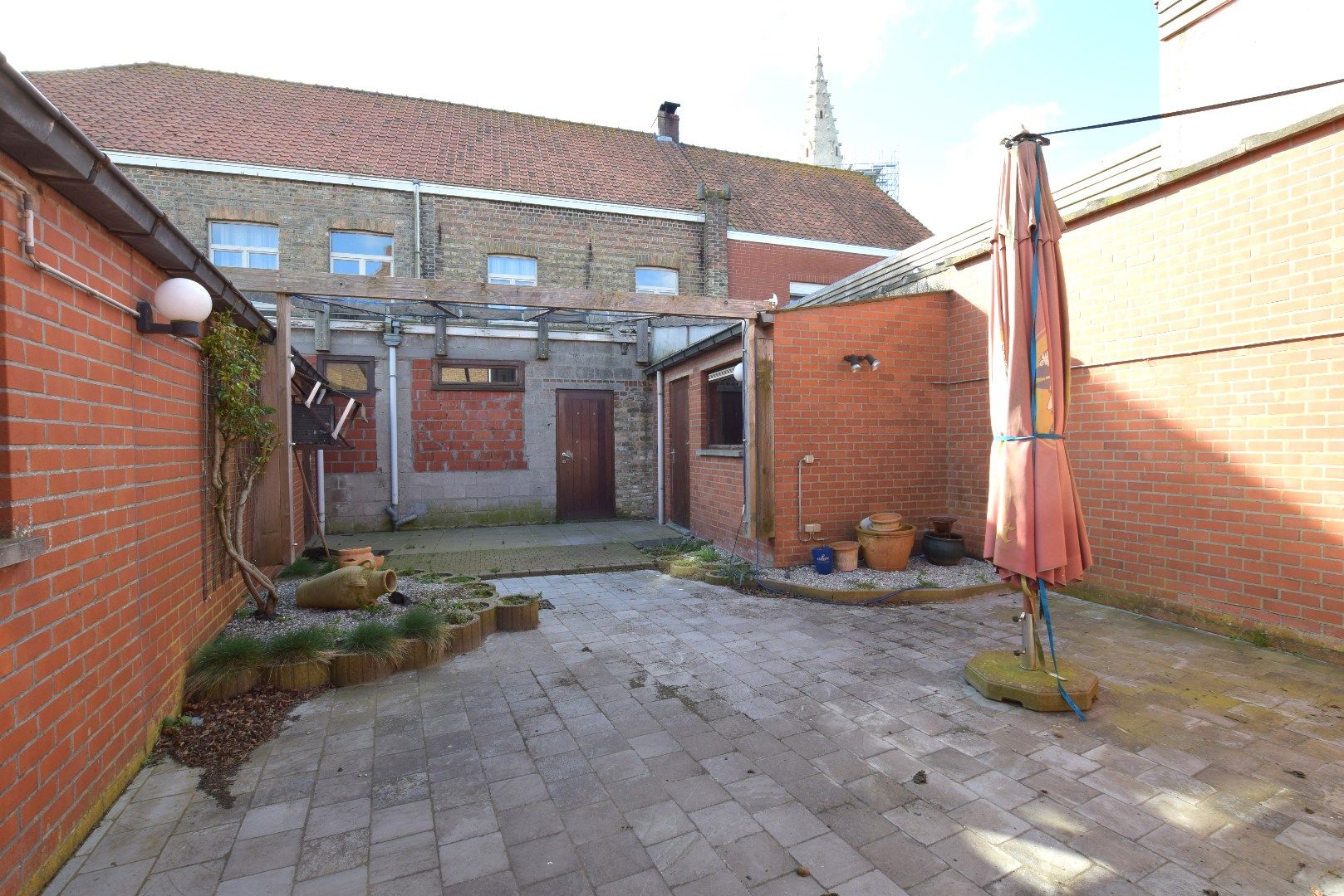Uniek hoekpand met handelsruimte en woonst te Beerst (Diksmuide) op 470 m². foto 9