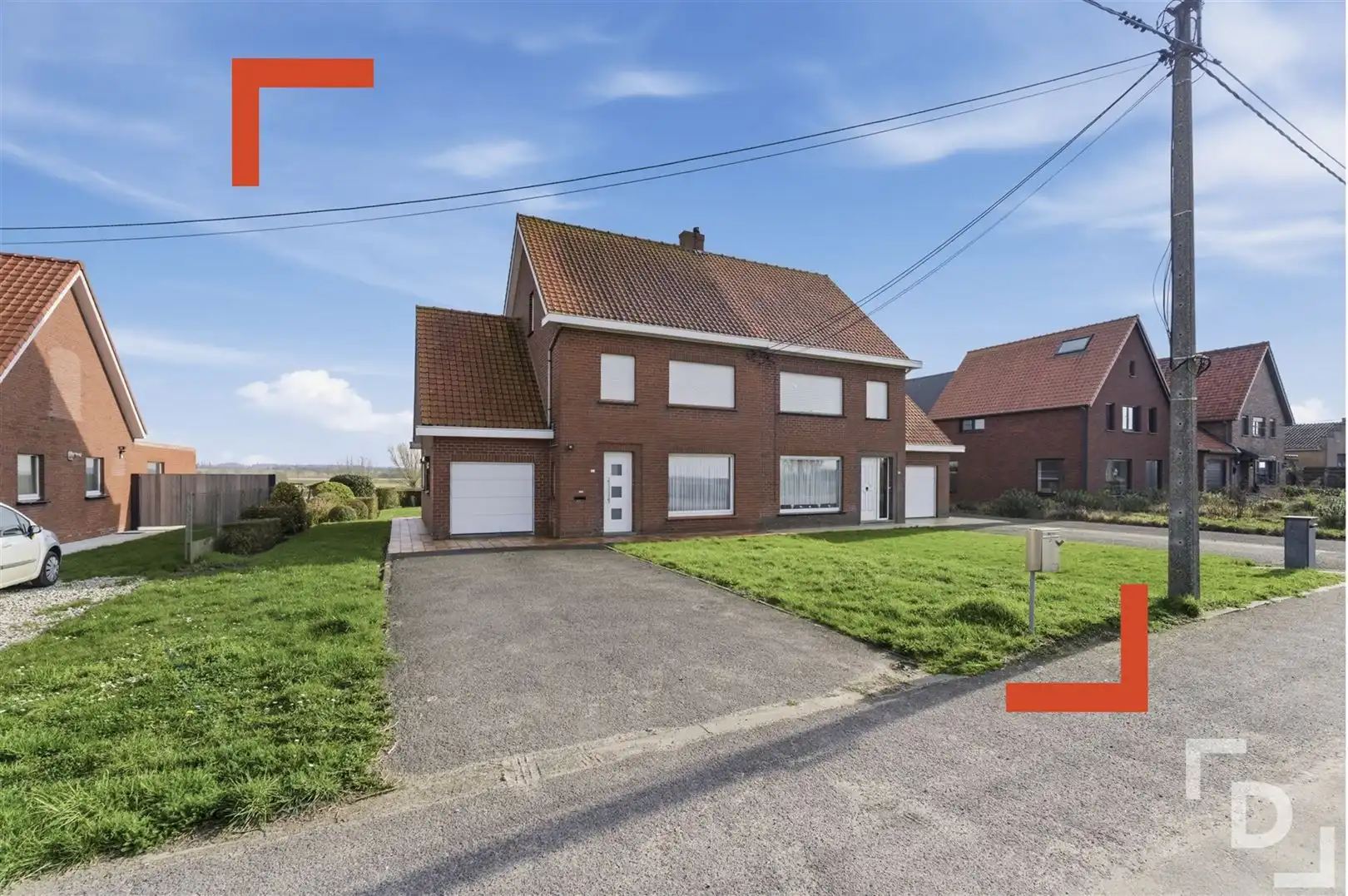 Hoofdfoto van de publicatie: Te renoveren HOB met enorme tuin met landelijke verzichten te koop in Dikkebus