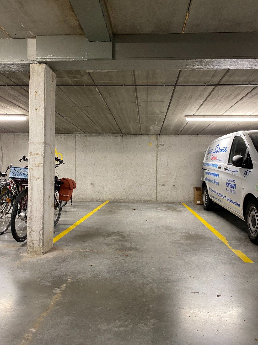 Ondergrondse autostaanplaats in afgesloten parking foto 3