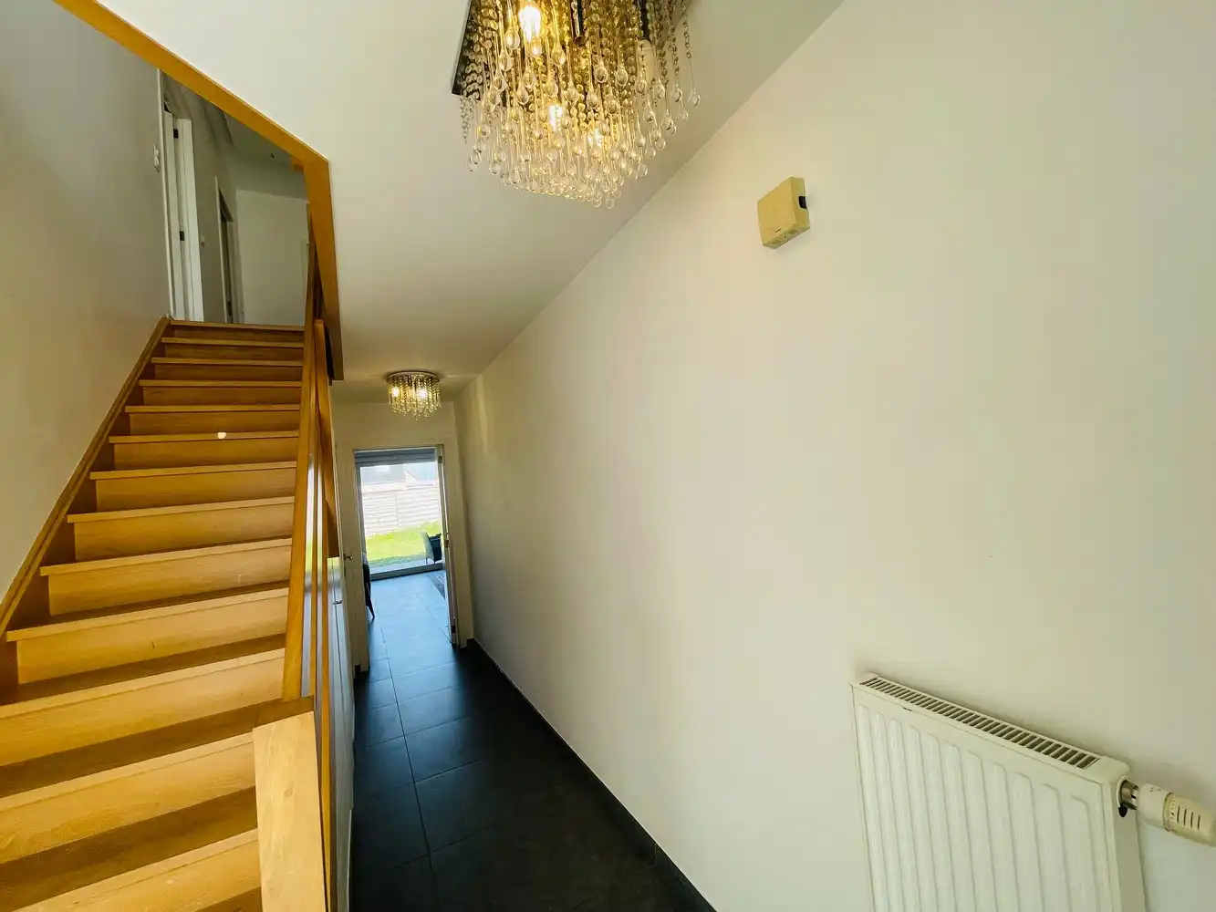 Waardamme , rustige residentiële ligging , RECENT gebouwde LICHTRIJKE ENERGIEZUINIGE woning met 4 SLAAPKAMERS, omheinde TUIN, OPRIT EN GARAGE. foto 7