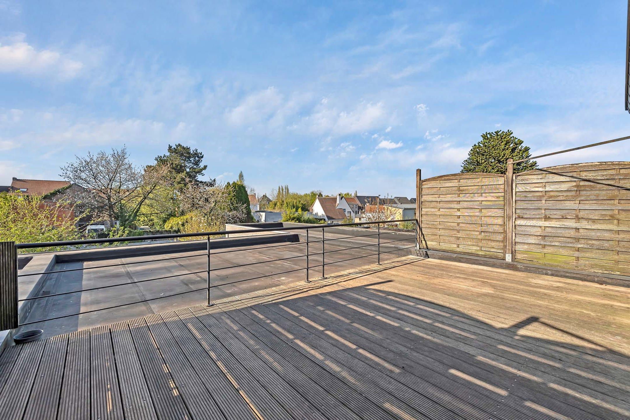 Ruime duplex met groot terras en garage foto 8