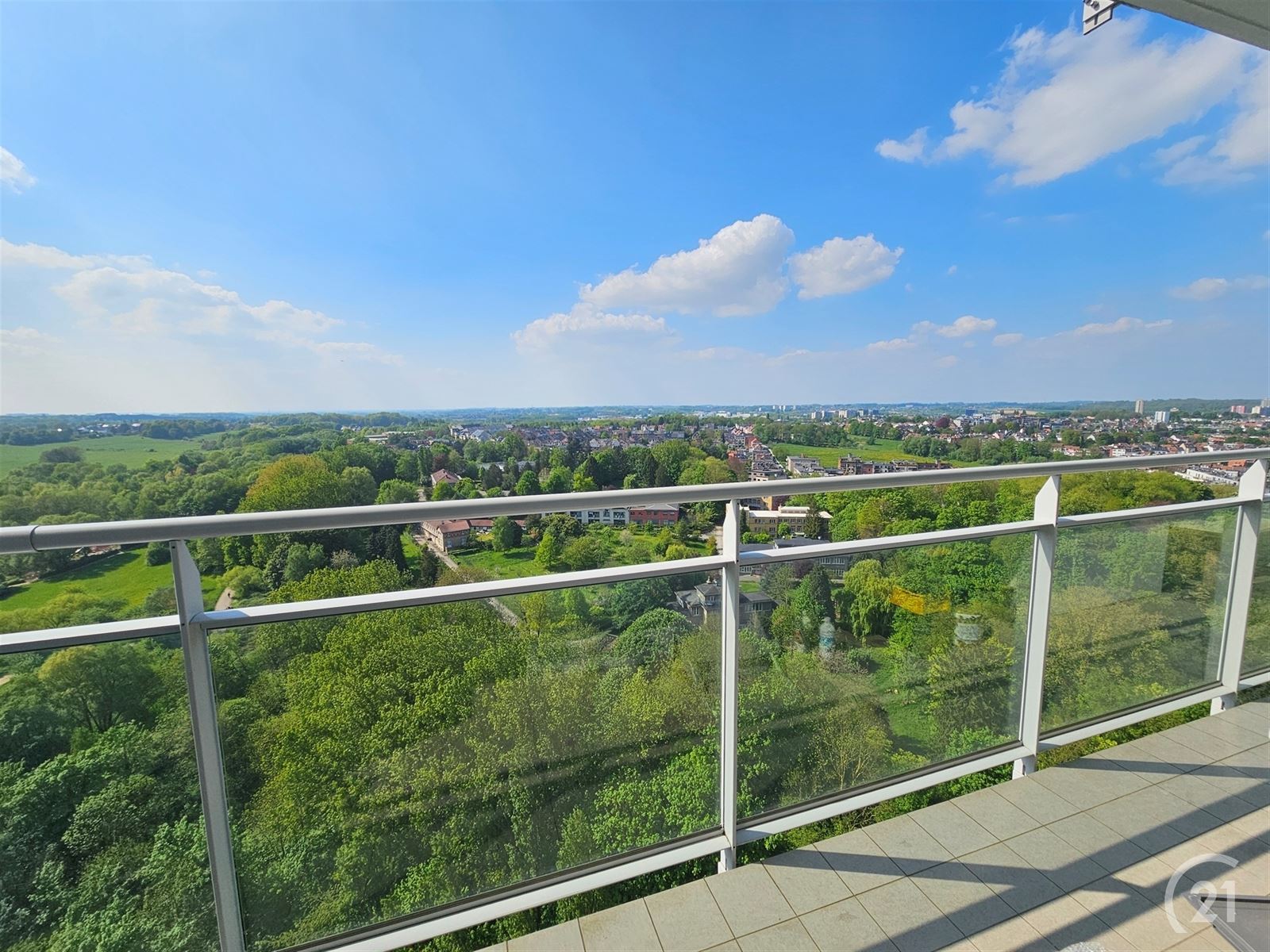Lichtrijk appartement met terrassen en adembenemend zicht foto 26