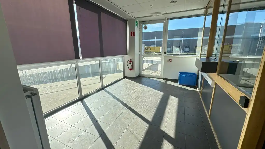 Magazijn met burelen in Eigenlopark te Sint-Niklaas foto 10