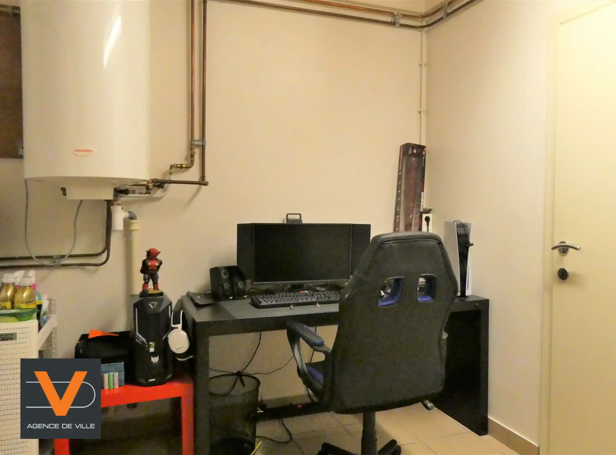 Prachtige koppelwoning met zonnig terras van 16m² en 2 autostaanplaatsen. Veel lichtinval door de grote ramen. foto 20