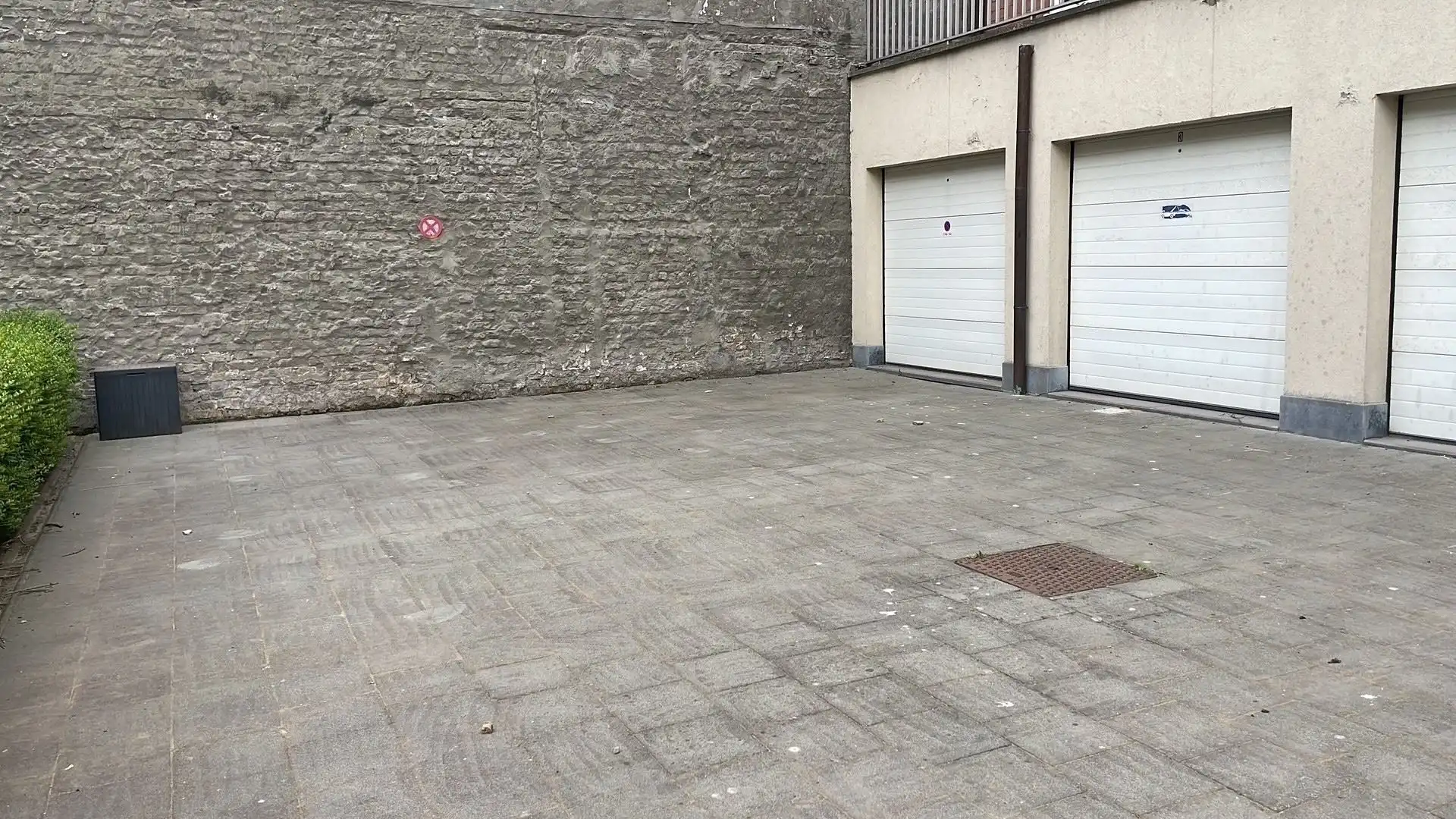 CENTRALE LIGGING / GELIJKVLOERS foto 3