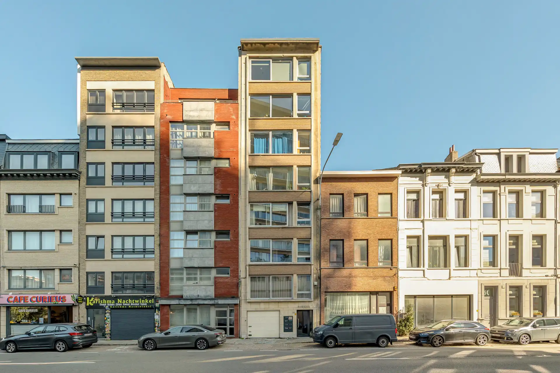 Appartement met 2 slpk, terras en autostaanplaats foto 2