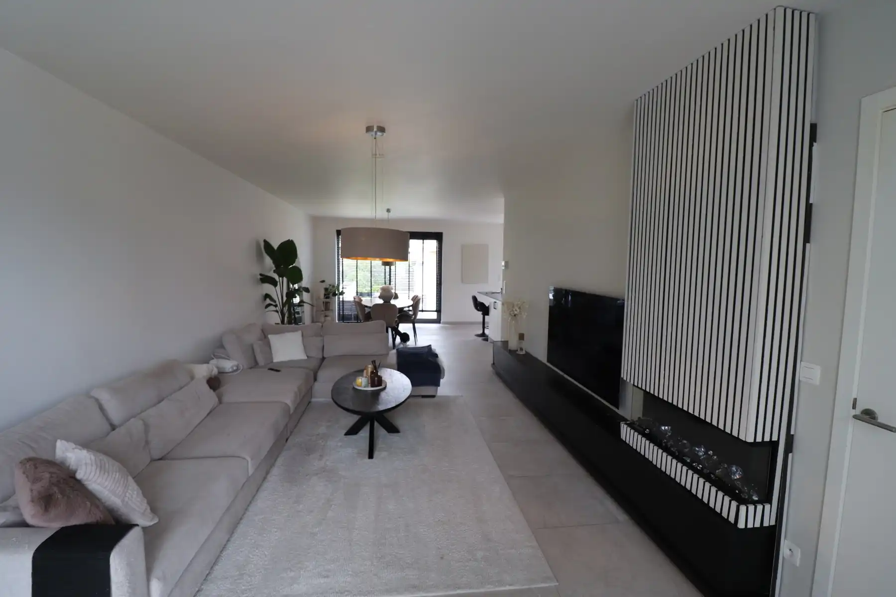 BEN-woning met 5 slaapkamers, 2 badkamers, terras met tuin, tuinberging en autostaanplaats. foto 3