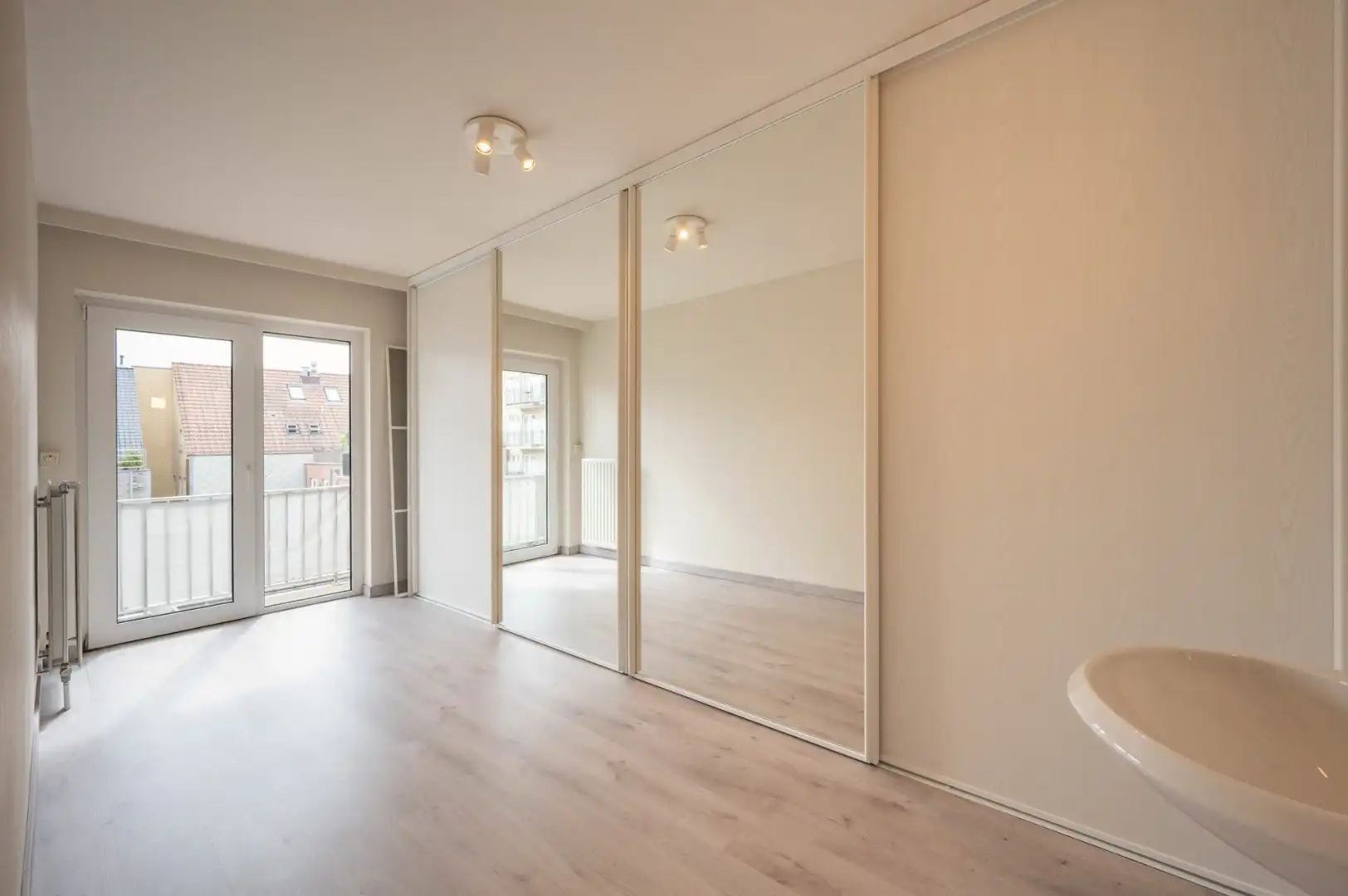 Ruim appartement met 2 volwaardige slaapkamers en west-orientatie op Lippenslaan foto 14
