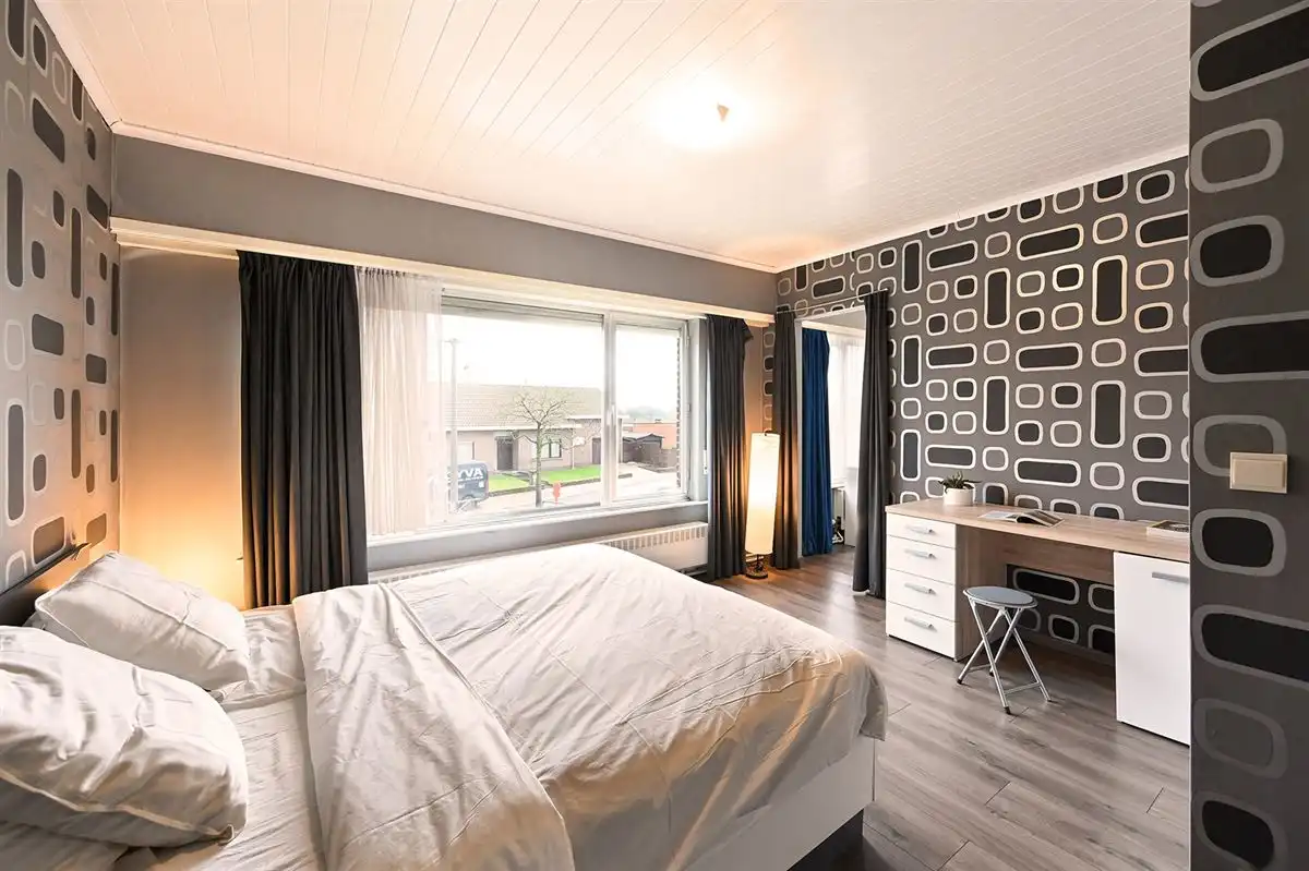 Ruime woning met 2 garages op 1400m² foto 14