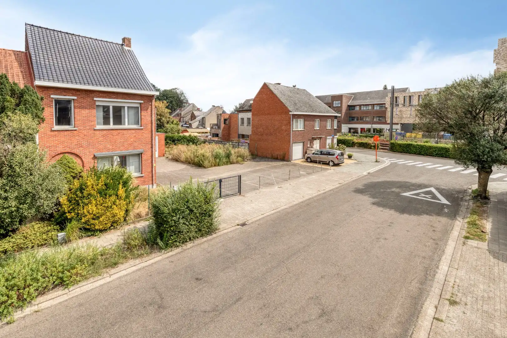 Bouwgrond voor een HOB met bestaande garage vlak naast het centrum van Mol ! (6% BTW mogelijk) foto 2