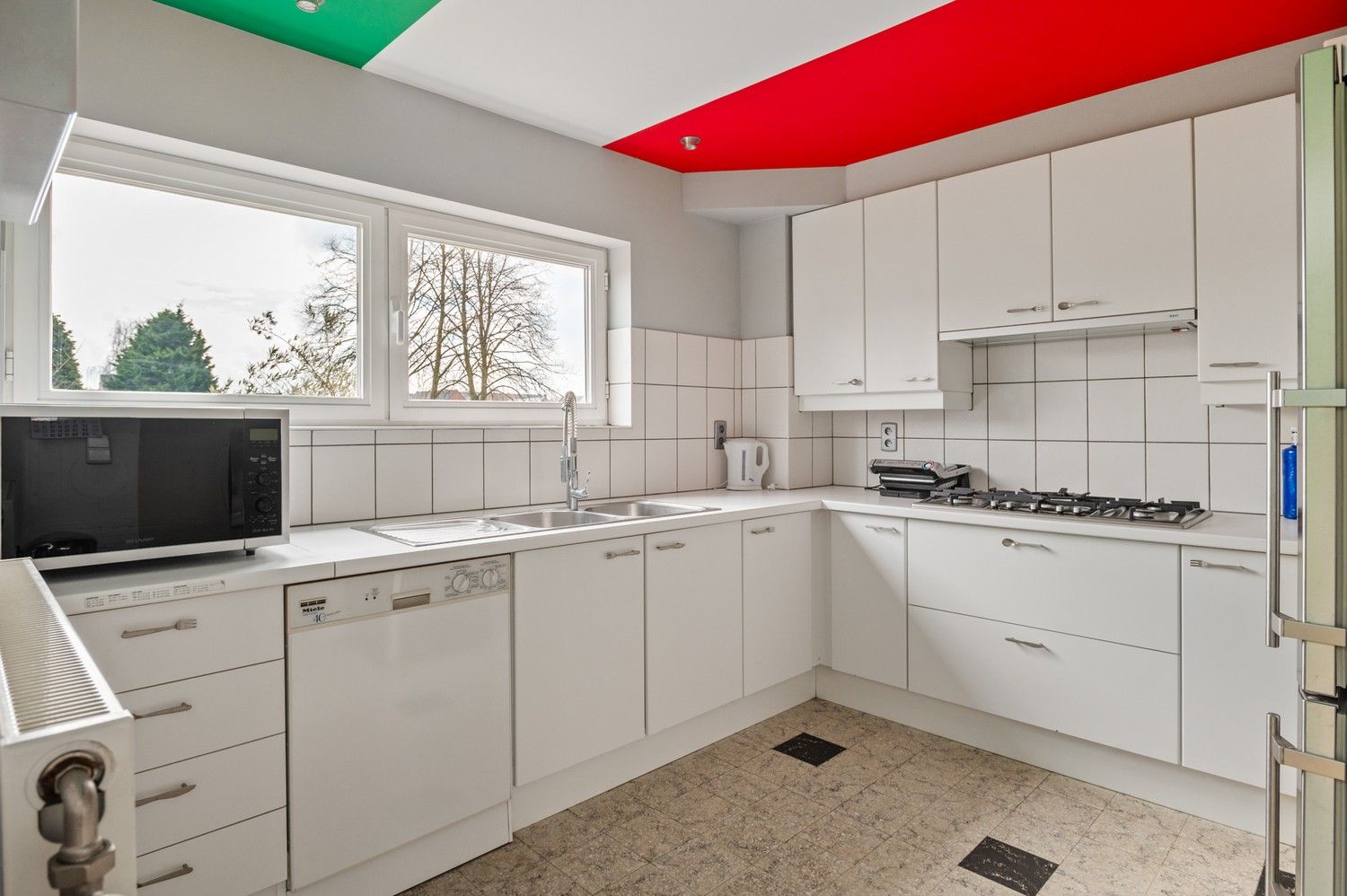 Ruime beletagewoning met 3 slaapkamers en een grote tuin in Wijnegem! foto 8