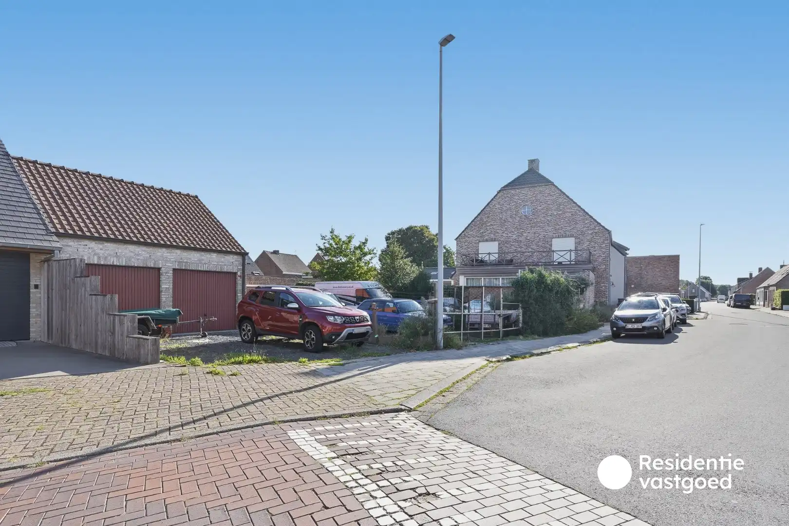 Ruime gezinswoning met 4 slaapkamers, dubbele garage en zonnige tuin in Ettelgem foto 14