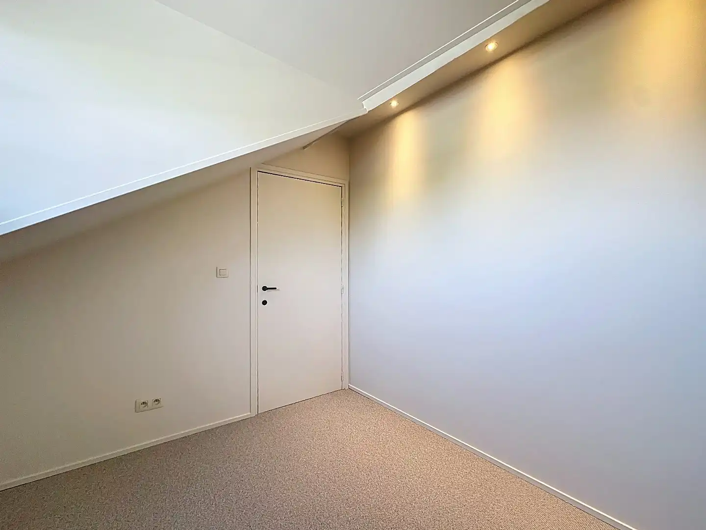 Sfeervolle en luxe tussenwoning in Zuidzande met vrij zicht over de velden foto 36