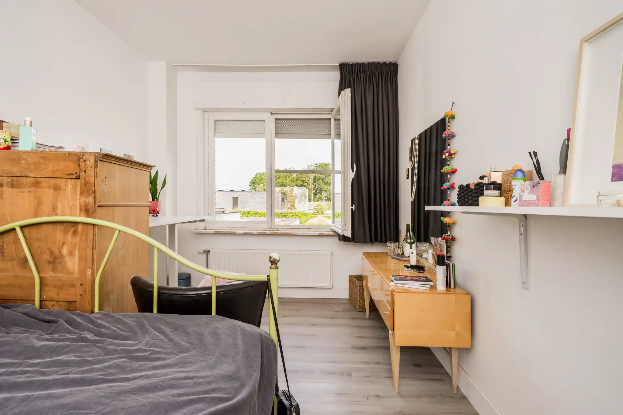 Karaktervolle woning met 3 (tot 5) slaapkamers, tuin, vergunde serre en grote garage / werkplaats foto 15