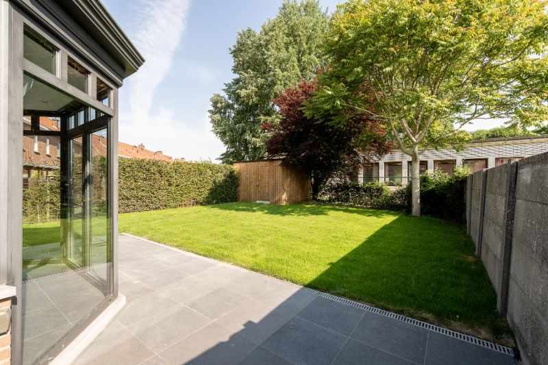 Volledig gerenoveerde halfopen bebouwing met tuin, veranda, kelder en vier slaapkamers in rustige buurt foto 23