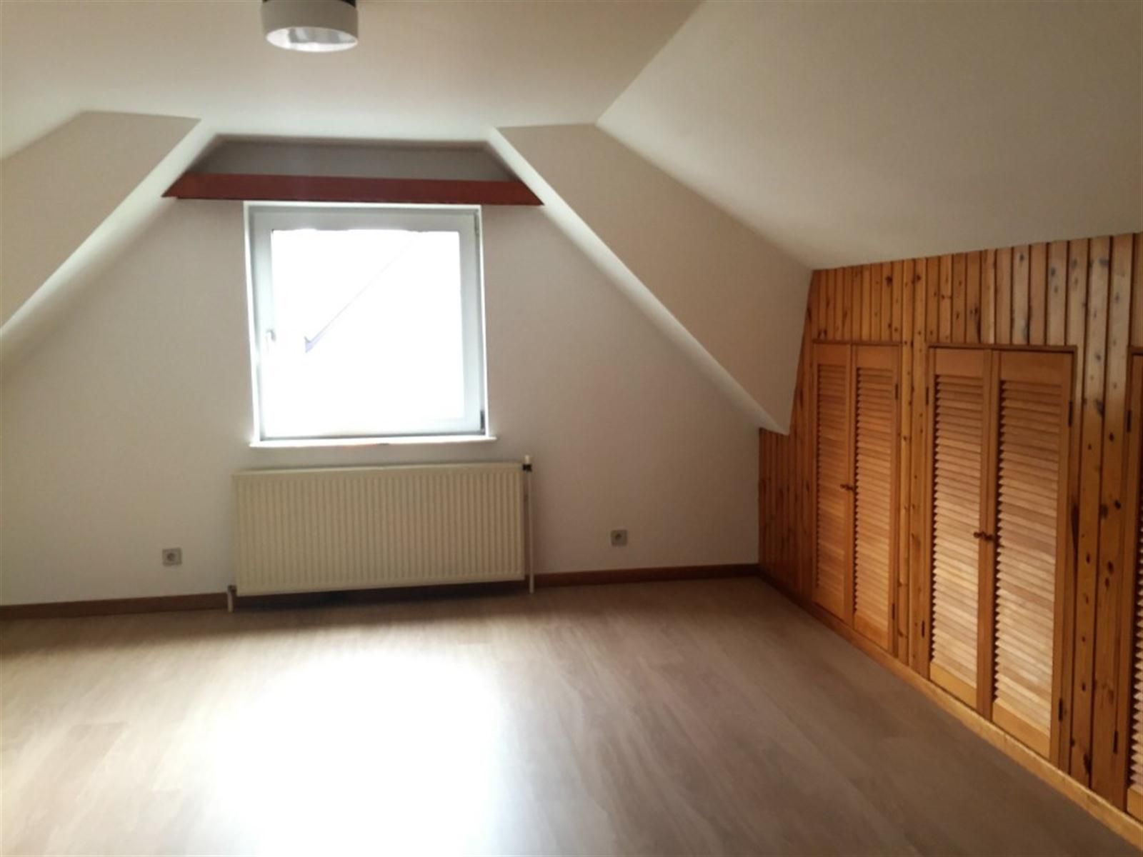 Ruime vrijstaande villa in een rustige en resientiële straat foto 9