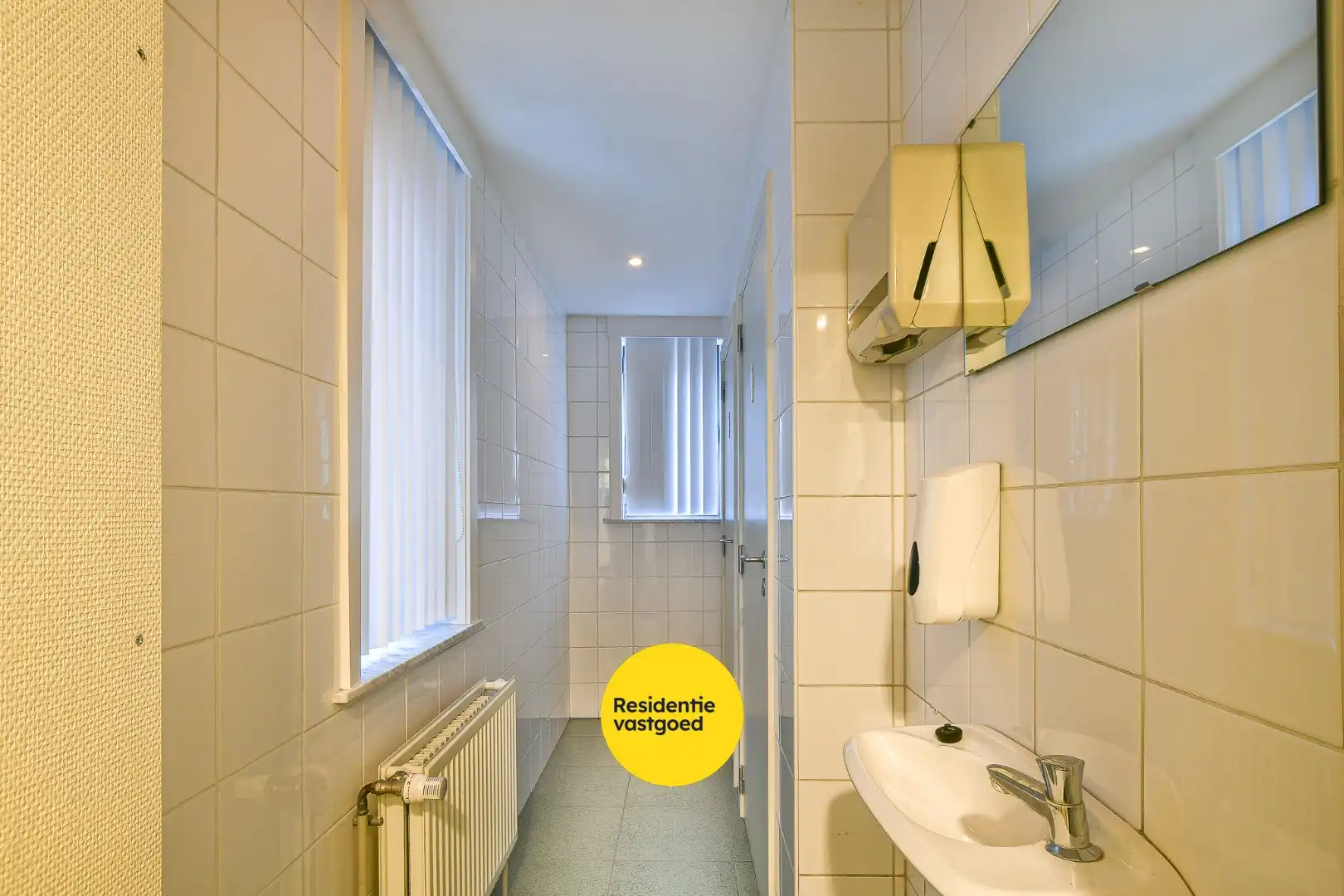 Uniek handelspand (voormalig bankkantoor) met veel mogelijkheden in centrum De Haan foto 17