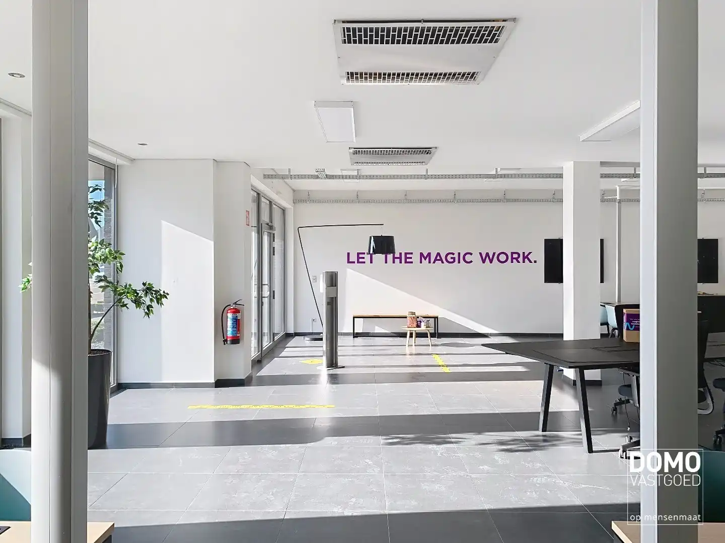 COMMERCIELE RUIMTE MET KELDER TE KOOP IN HERK-DE-STAD foto 3