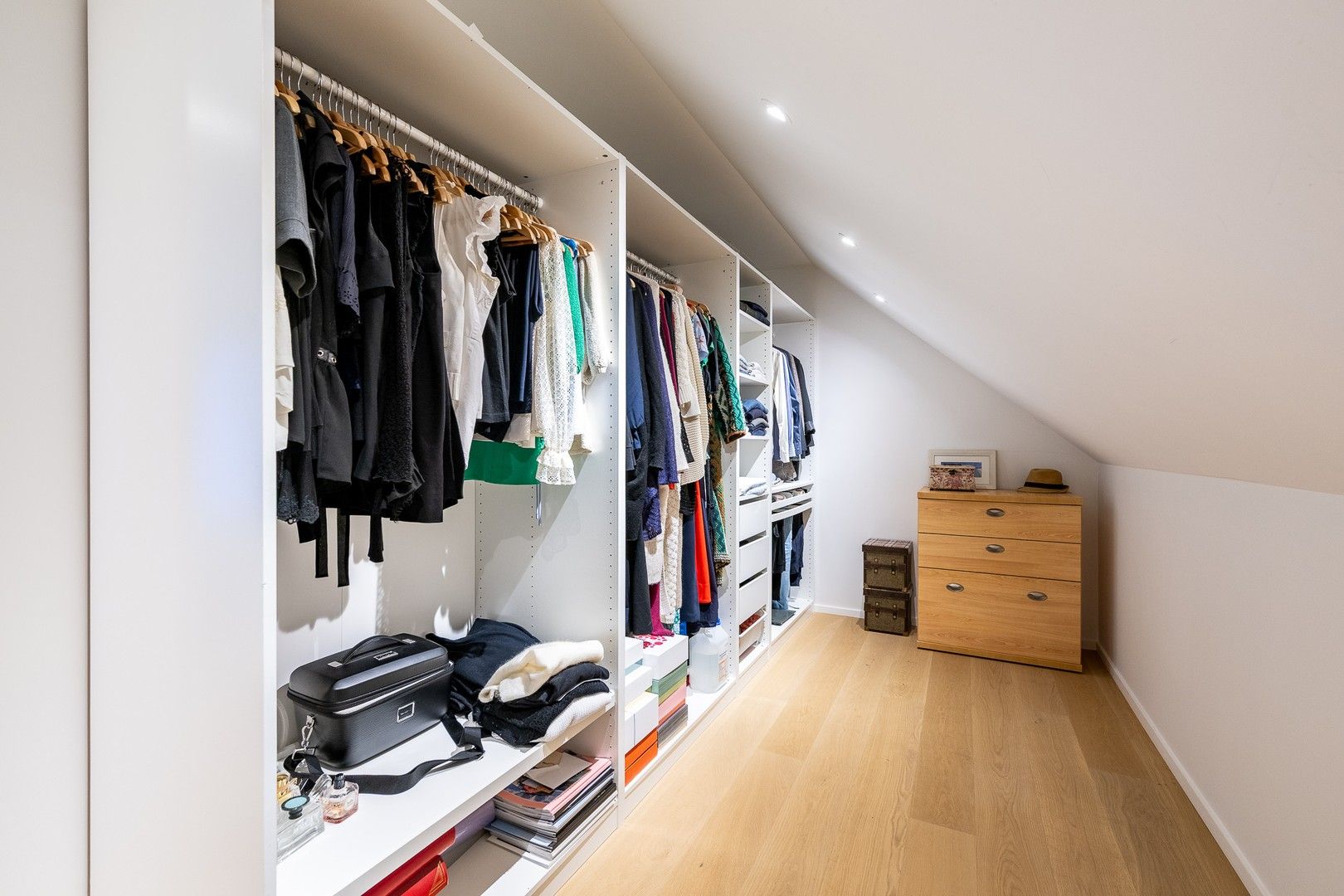 Prachtige hedendaagse villa met zonnige tuin en terrassen op fietsafstand van de zee. foto 27