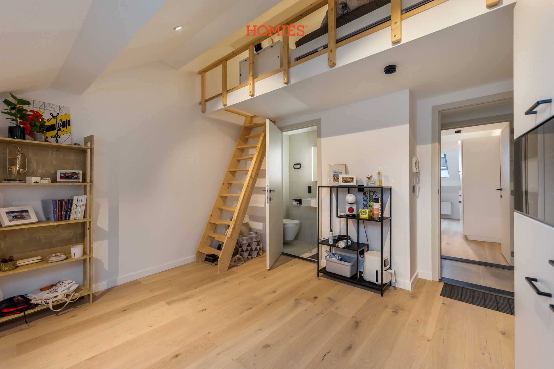 Studentenkamer met hoogslaper & eigen badkamer foto 2