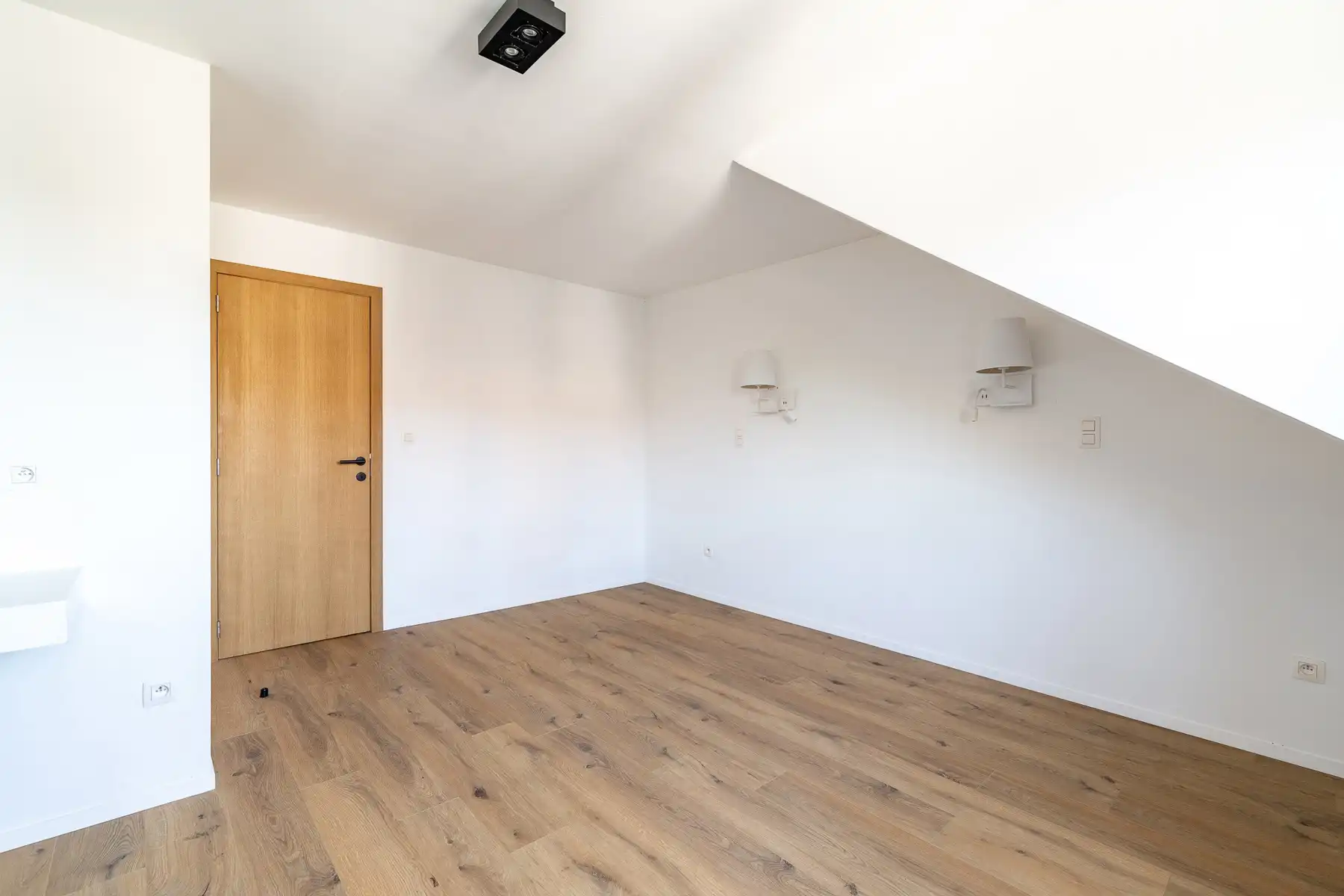 Pittoreske ongemeubelde woning met garage gelegen in Oud Knokke foto 21