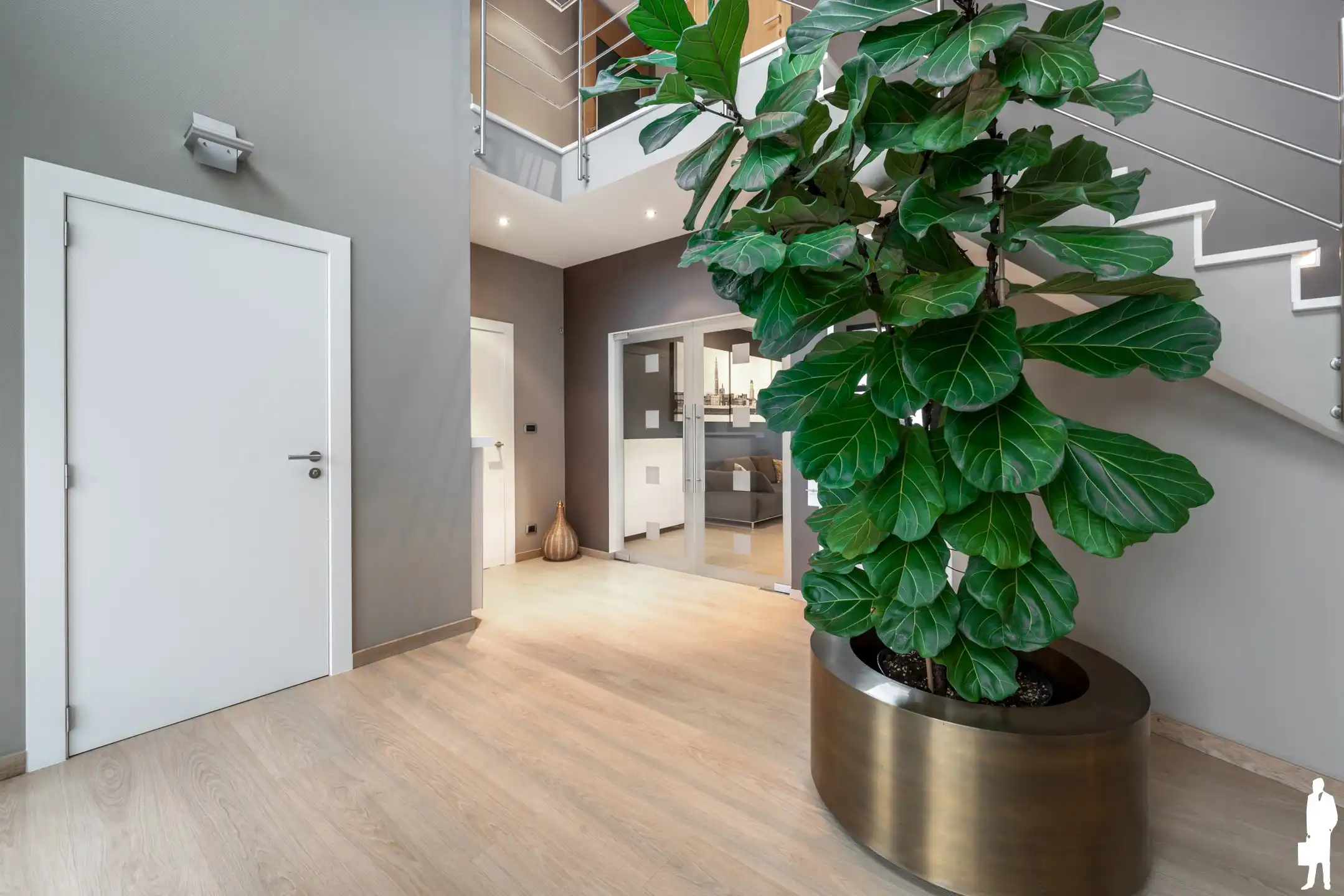 Prachtige woning met 5 slaapkamers, 2 badkamers en bijgebouw foto 3