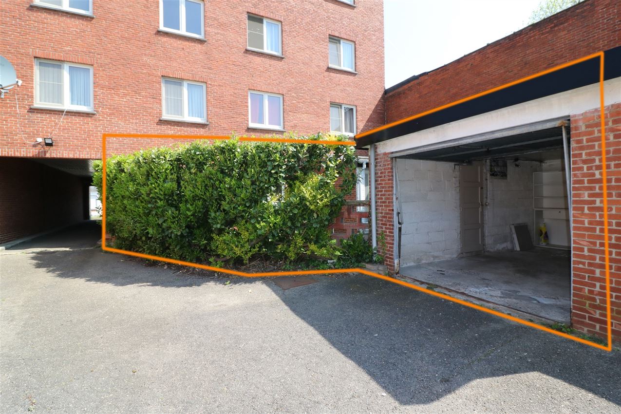 Volledig vernieuwd gelijkvloers app. met 2 slpk. en afgesloten garage foto 31