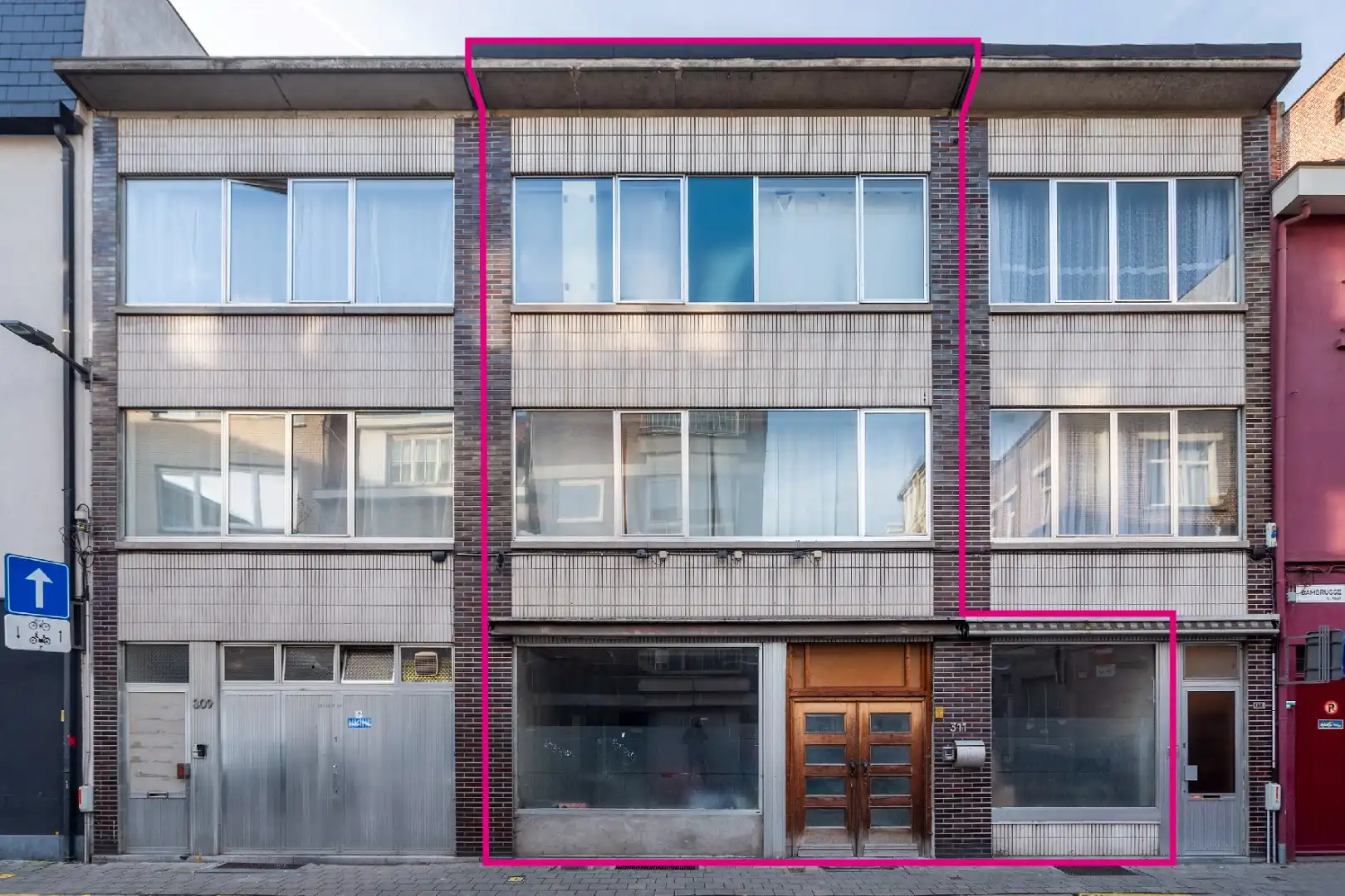 Ruime handelswoning met magazijn in de nabijheid van Park Spoor Noord foto {{pictureIndex}}