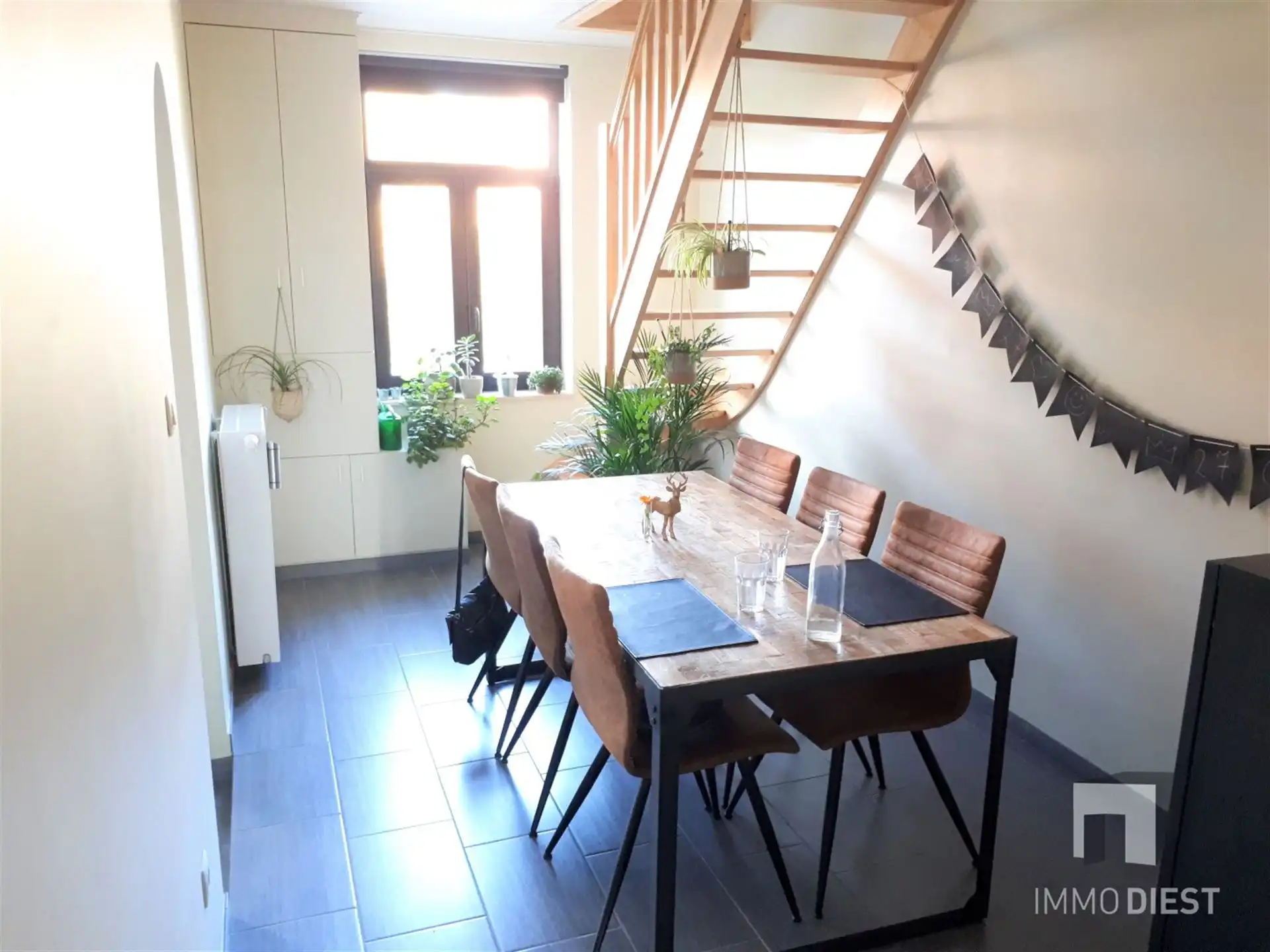 Ruime instapklare woning met koer foto 8