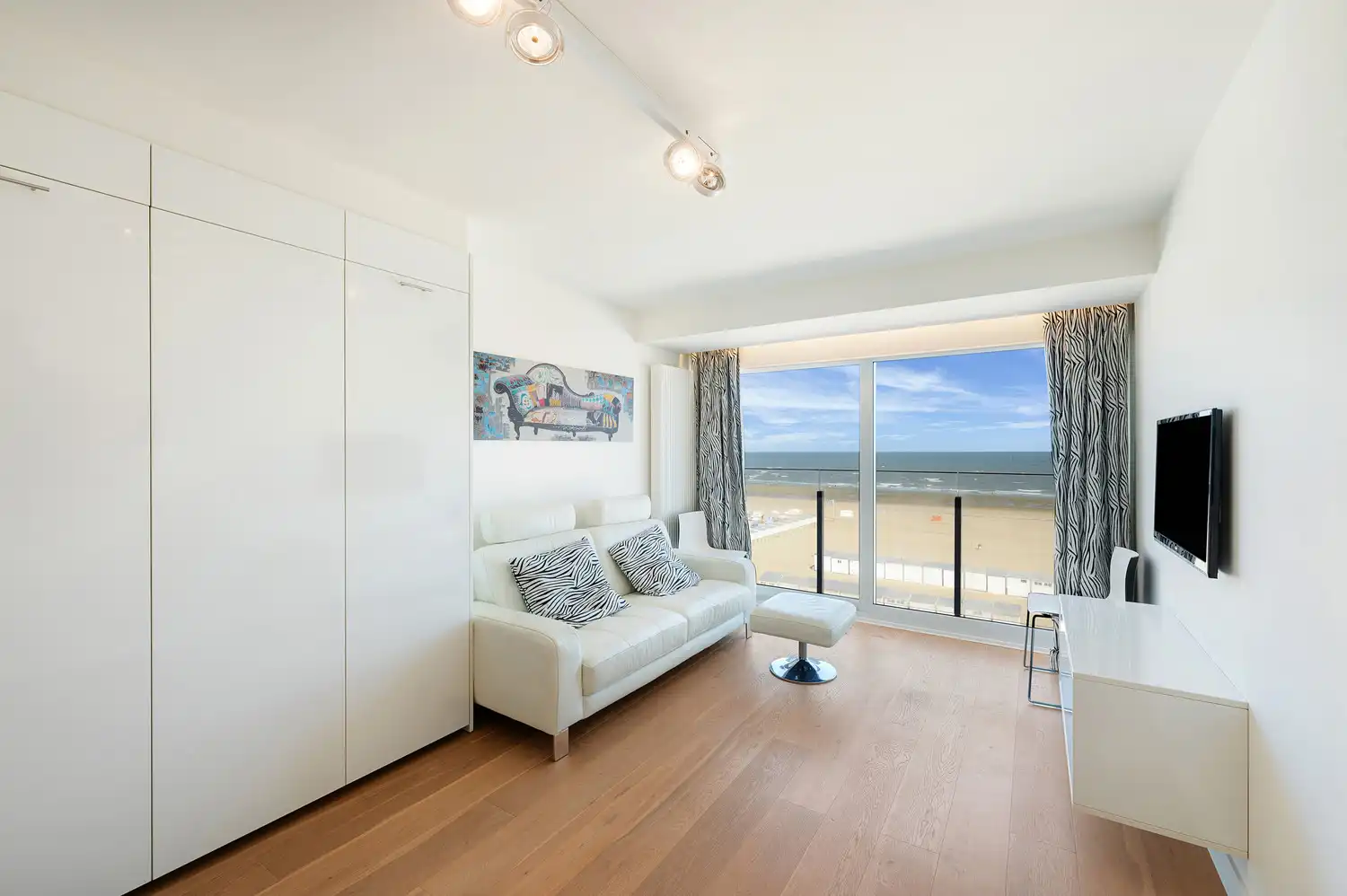 Recent gerenoveerde studio met frontaal zeezicht – Residentie The Beach, Zeedijk, Duinbergen foto 4