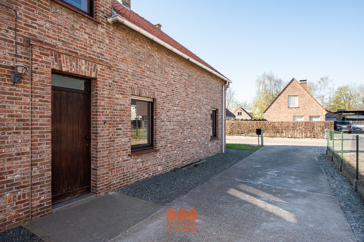 Te renoveren halfopen woning met prachtig vergezicht op unieke locatie foto 3
