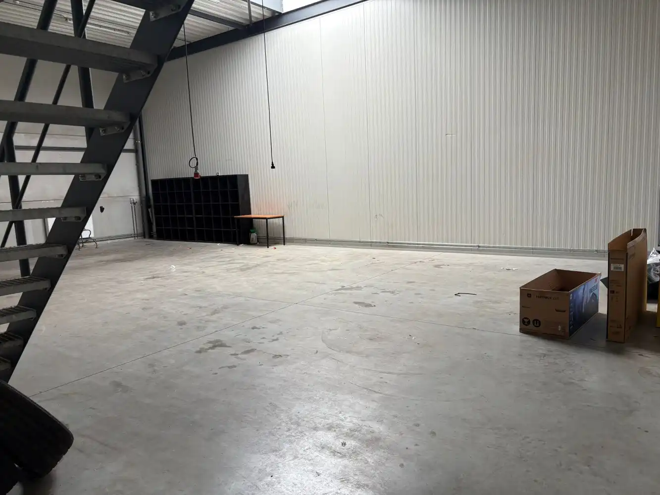 BEDRIJFSUNIT MET KANTOREN foto 11