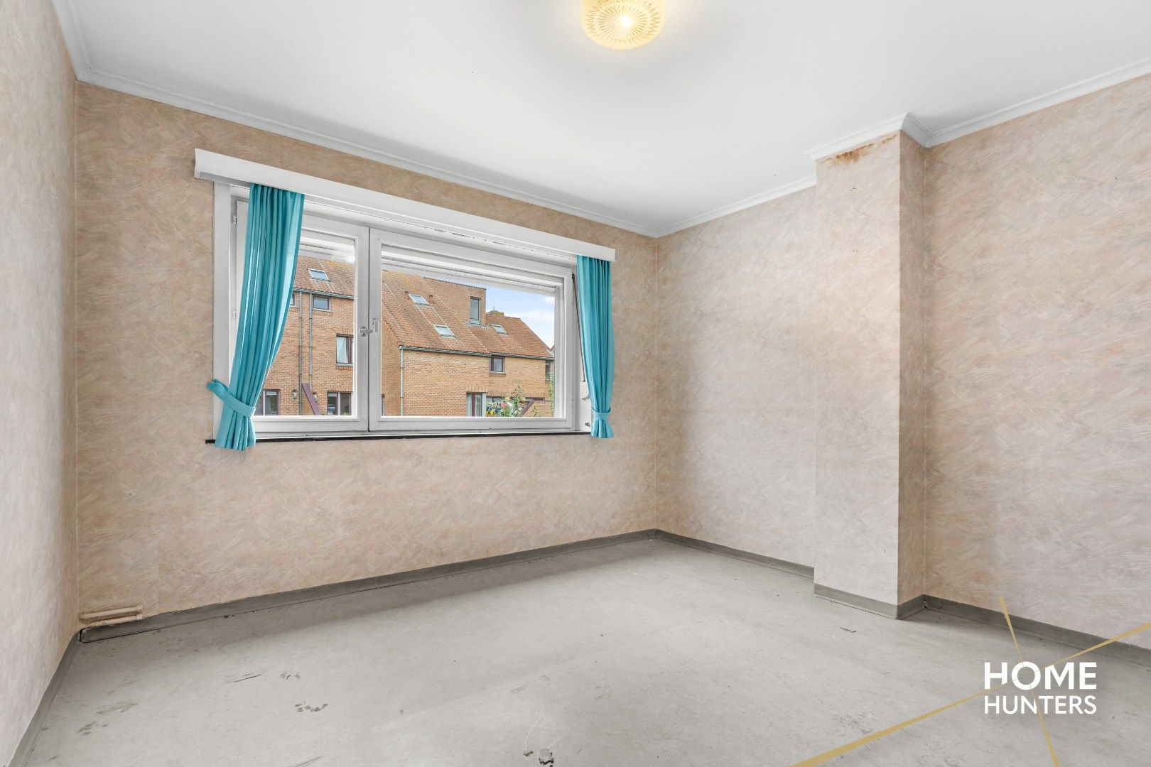 Rijwoning met garage en ruime tuin in Zwevegem foto 14