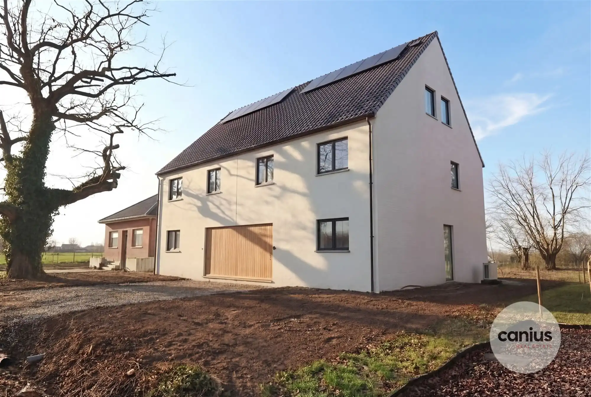 LANDELIJK EN LUXUEUS WONEN IN SINT-TRUIDEN foto {{pictureIndex}}