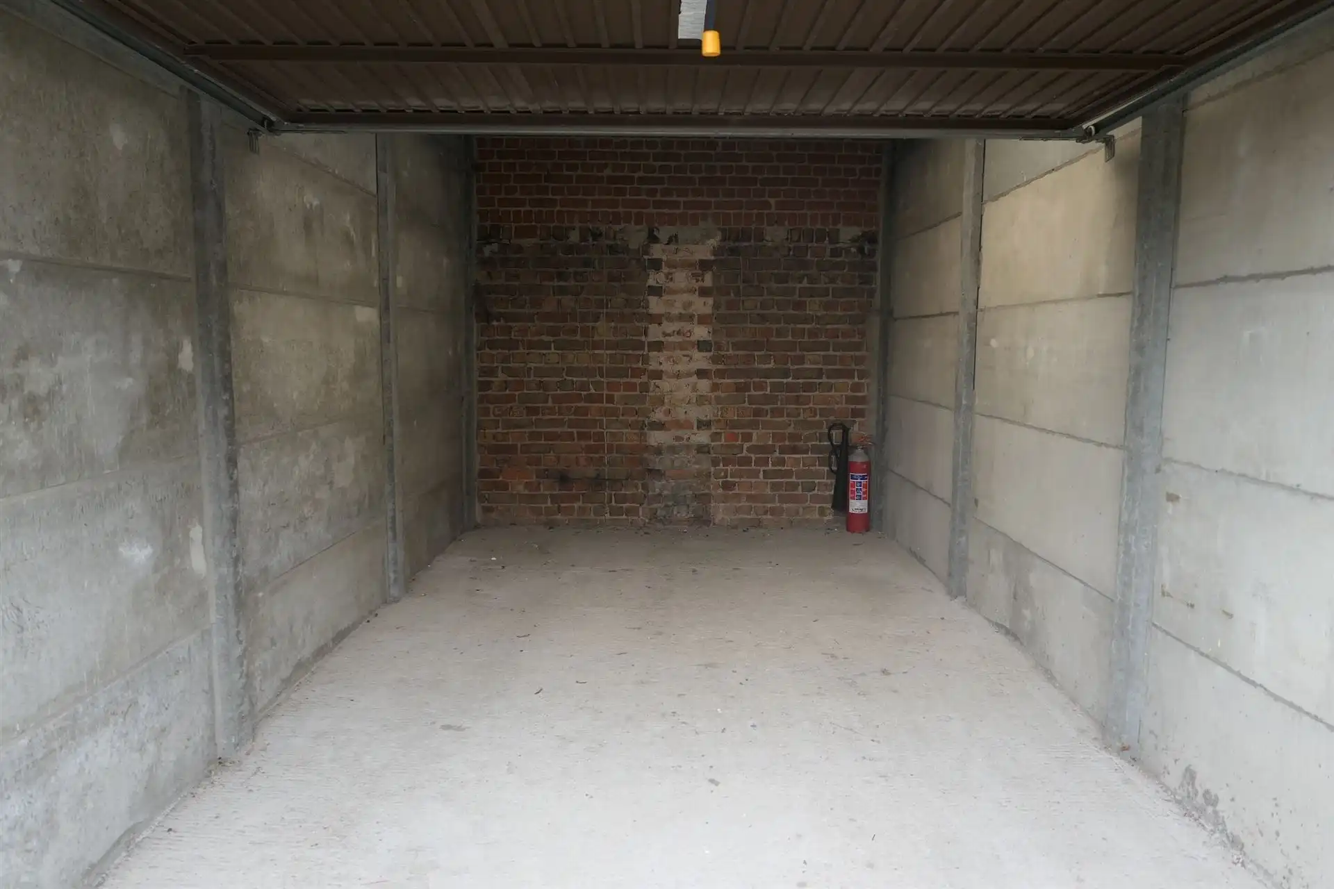 GESLOTEN GARAGEBOX  foto 2