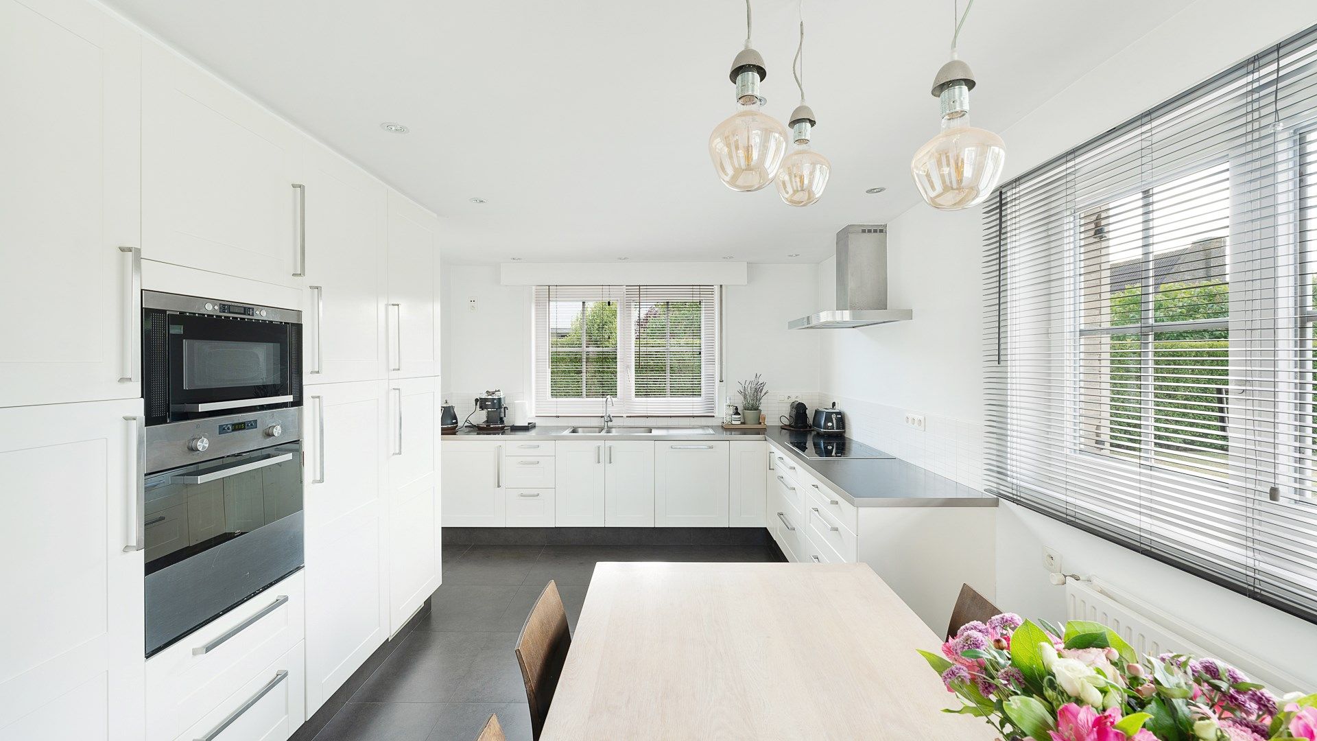 Residentieel gelegen villa op 916 m² grond  foto 9