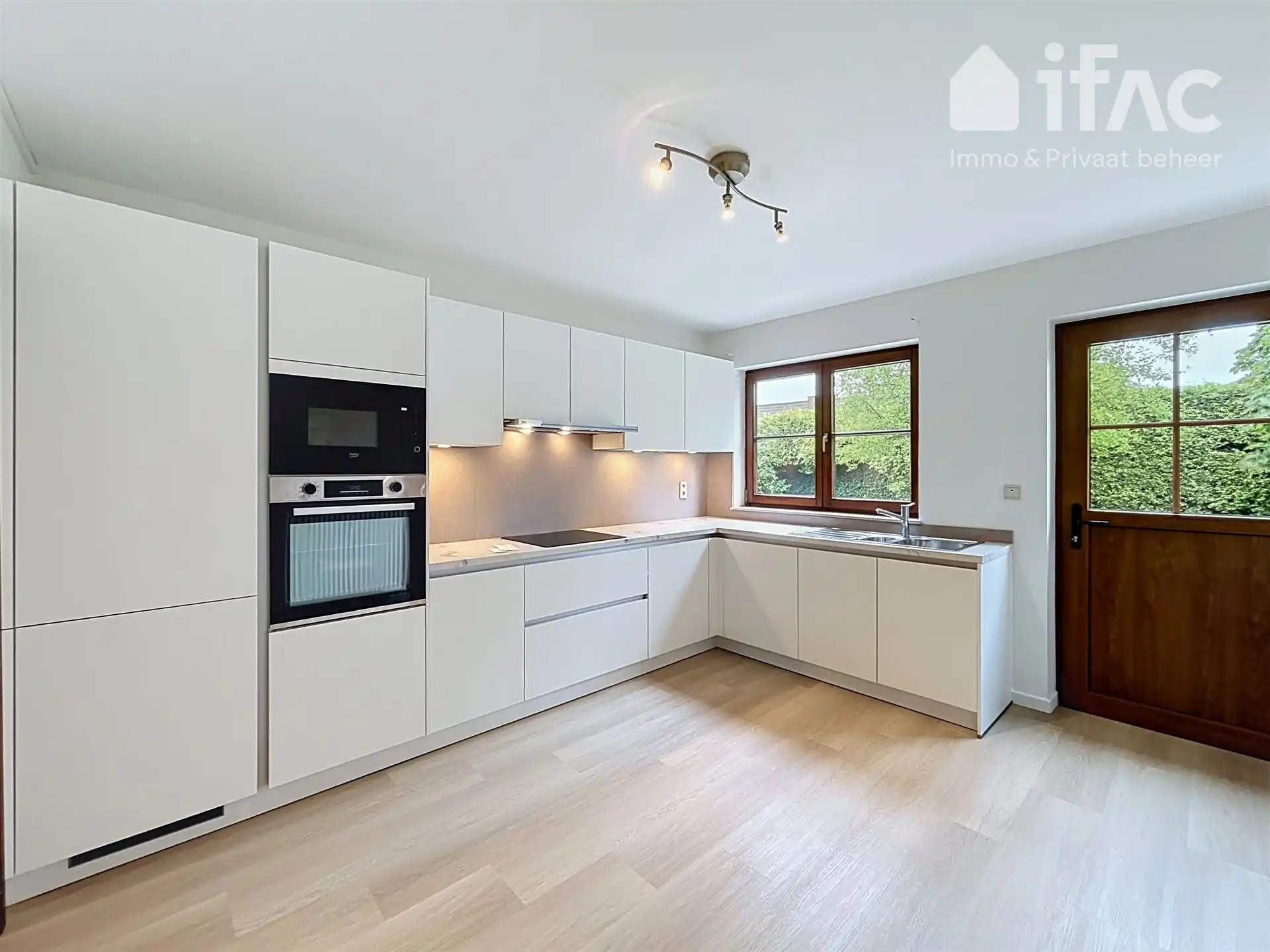 Ruime en gerenoveerde 5-Slaapkamer Villa met Tuin  foto 11